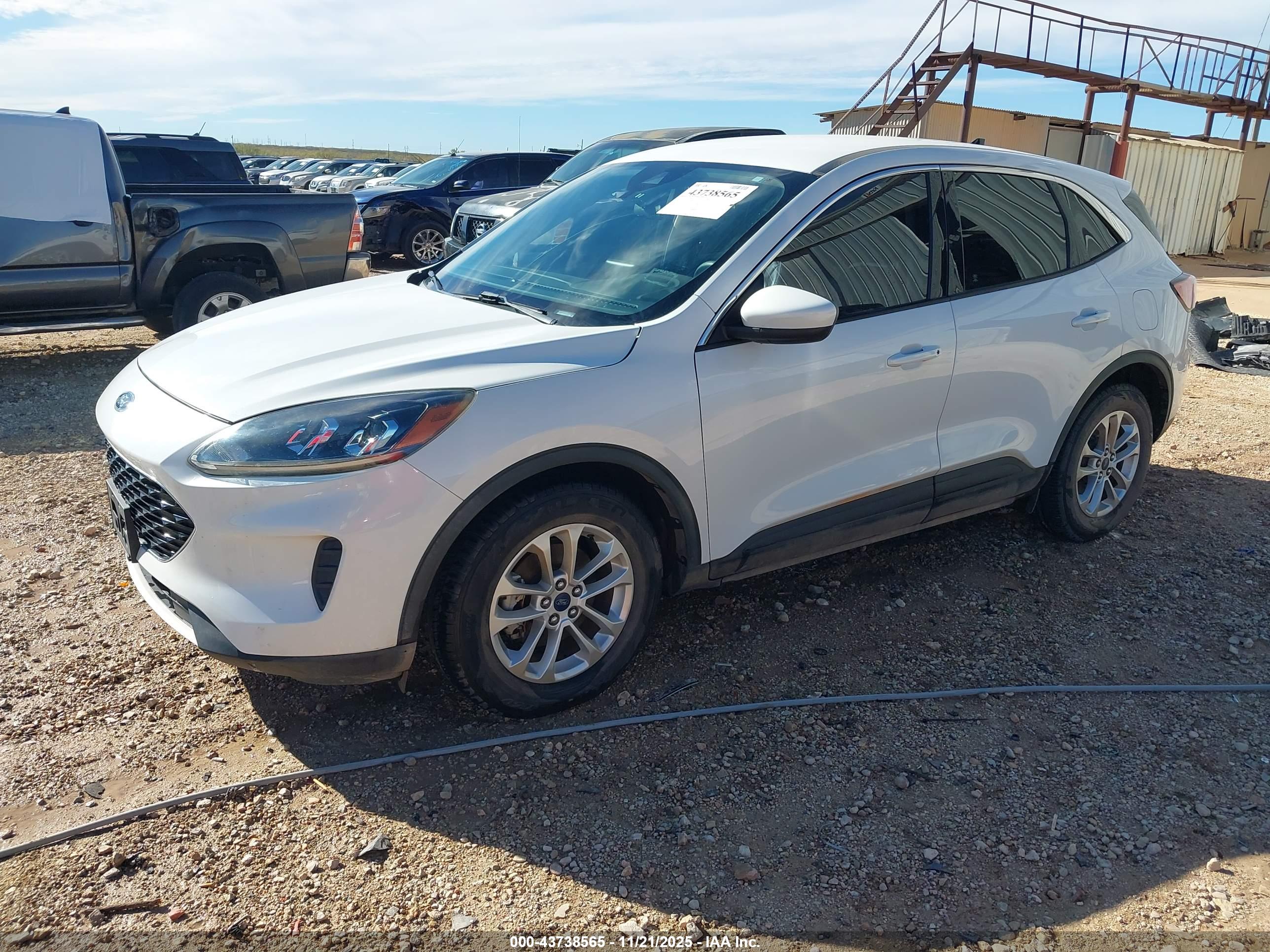 FORD ESCAPE image 2
