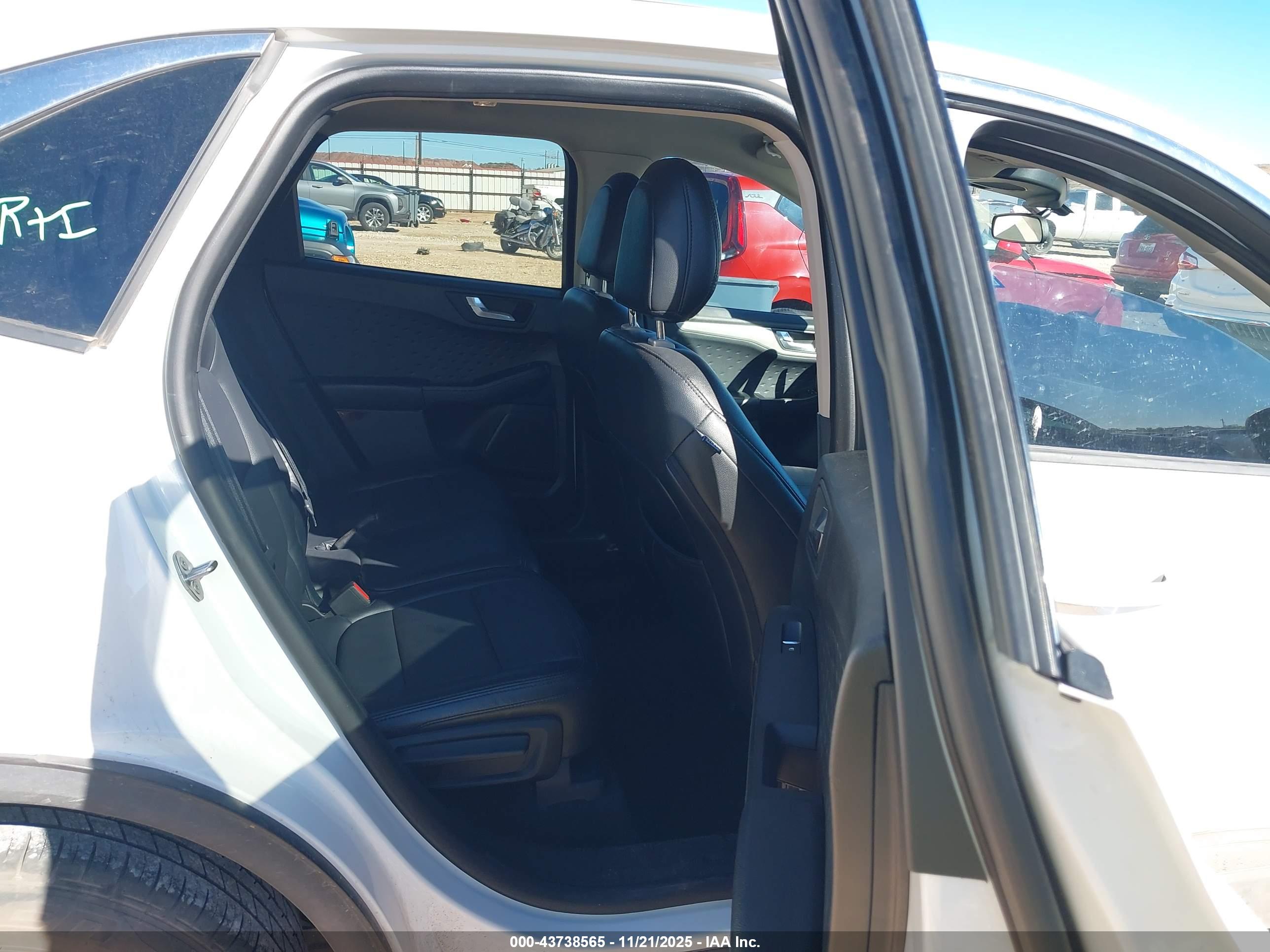 FORD ESCAPE image 8