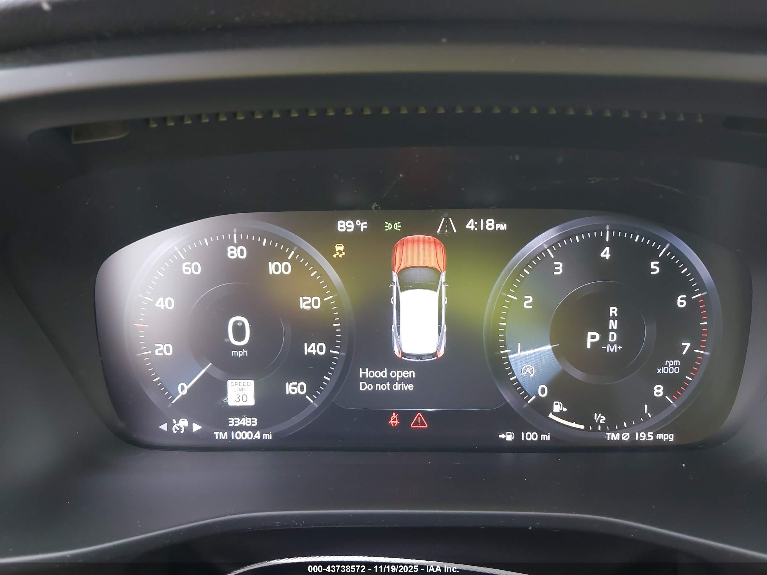 VOLVO XC40 image 7