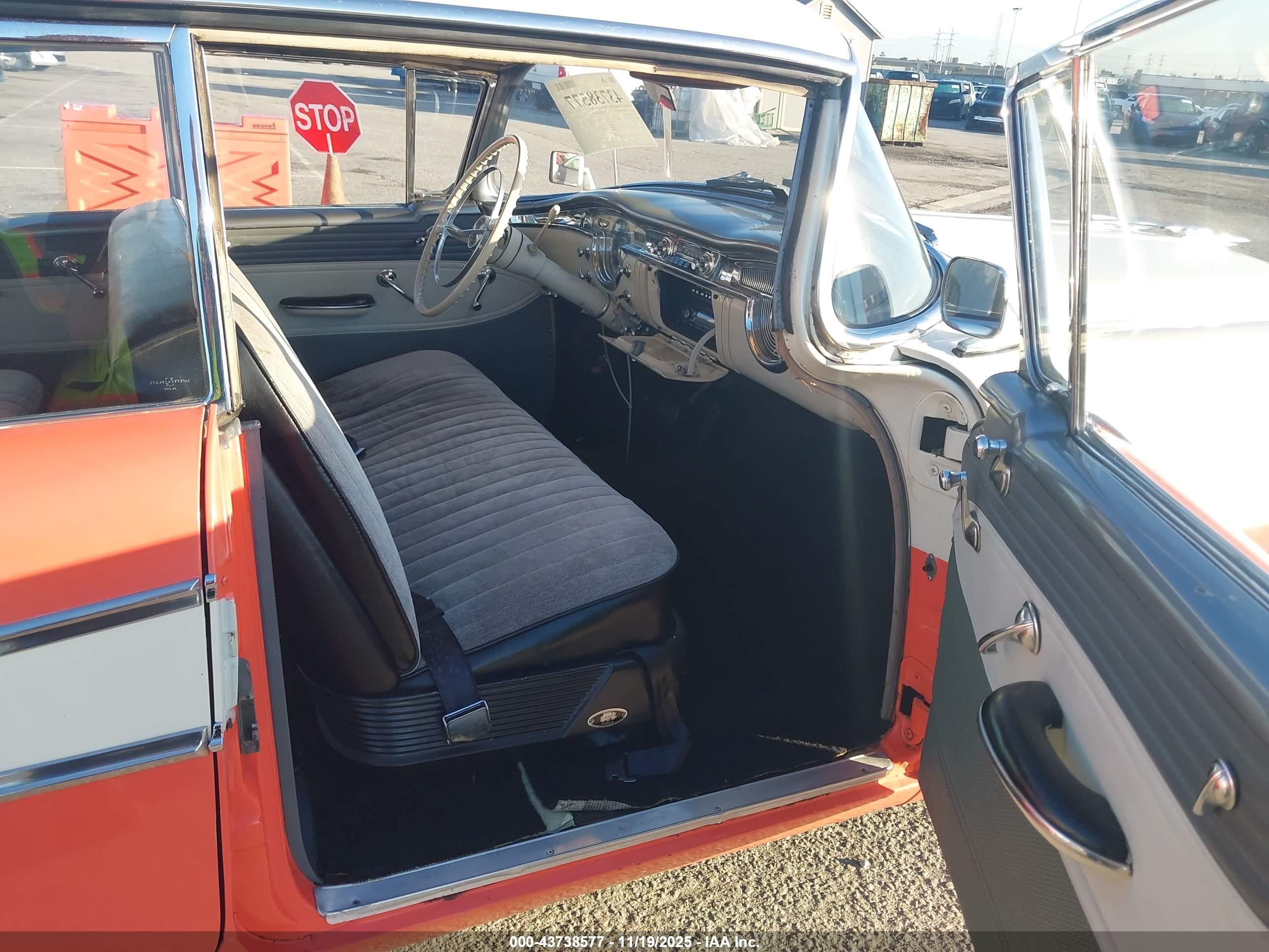 OLDSMOBILE HOLIDAY image 5