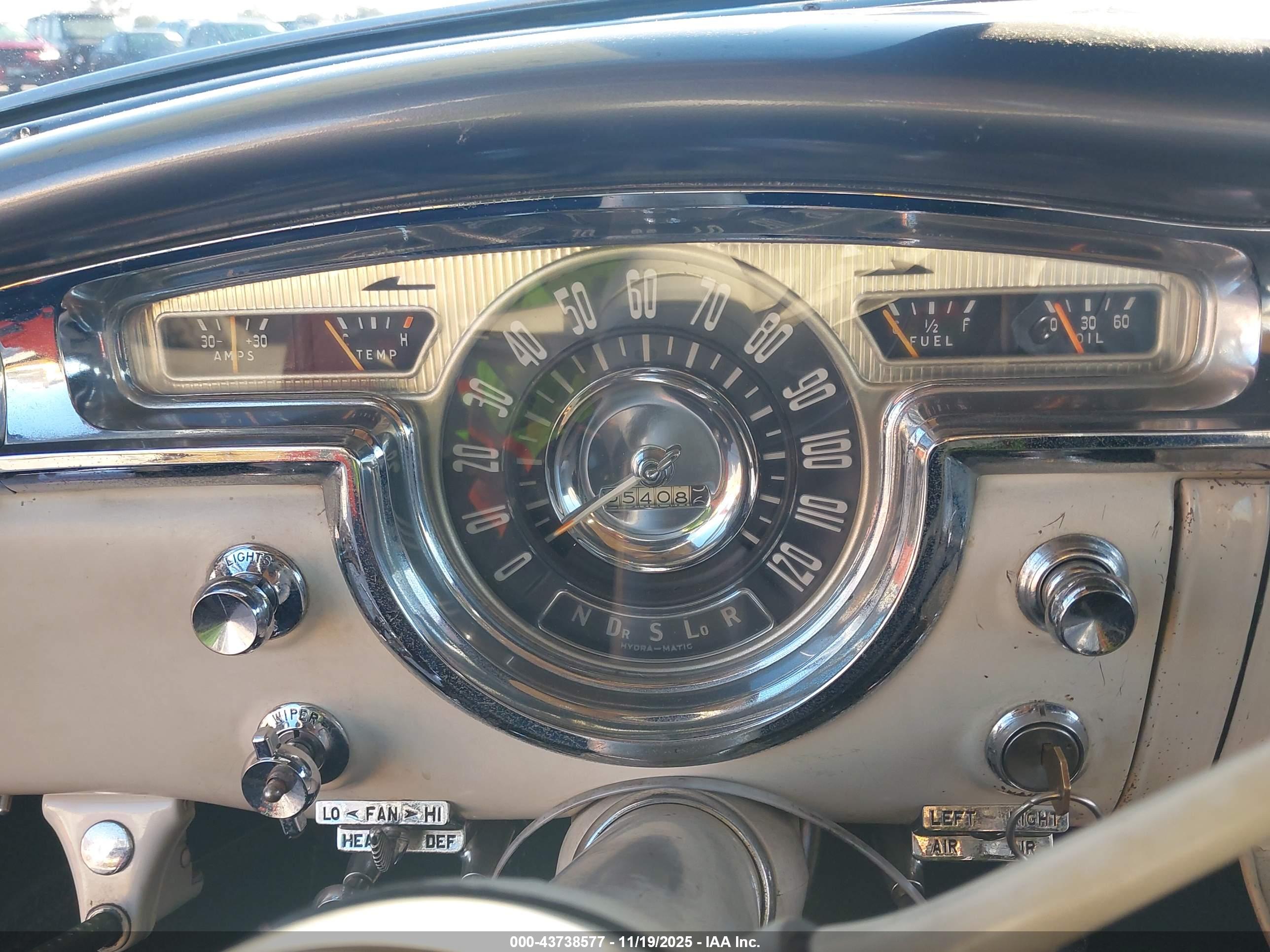 OLDSMOBILE HOLIDAY image 7