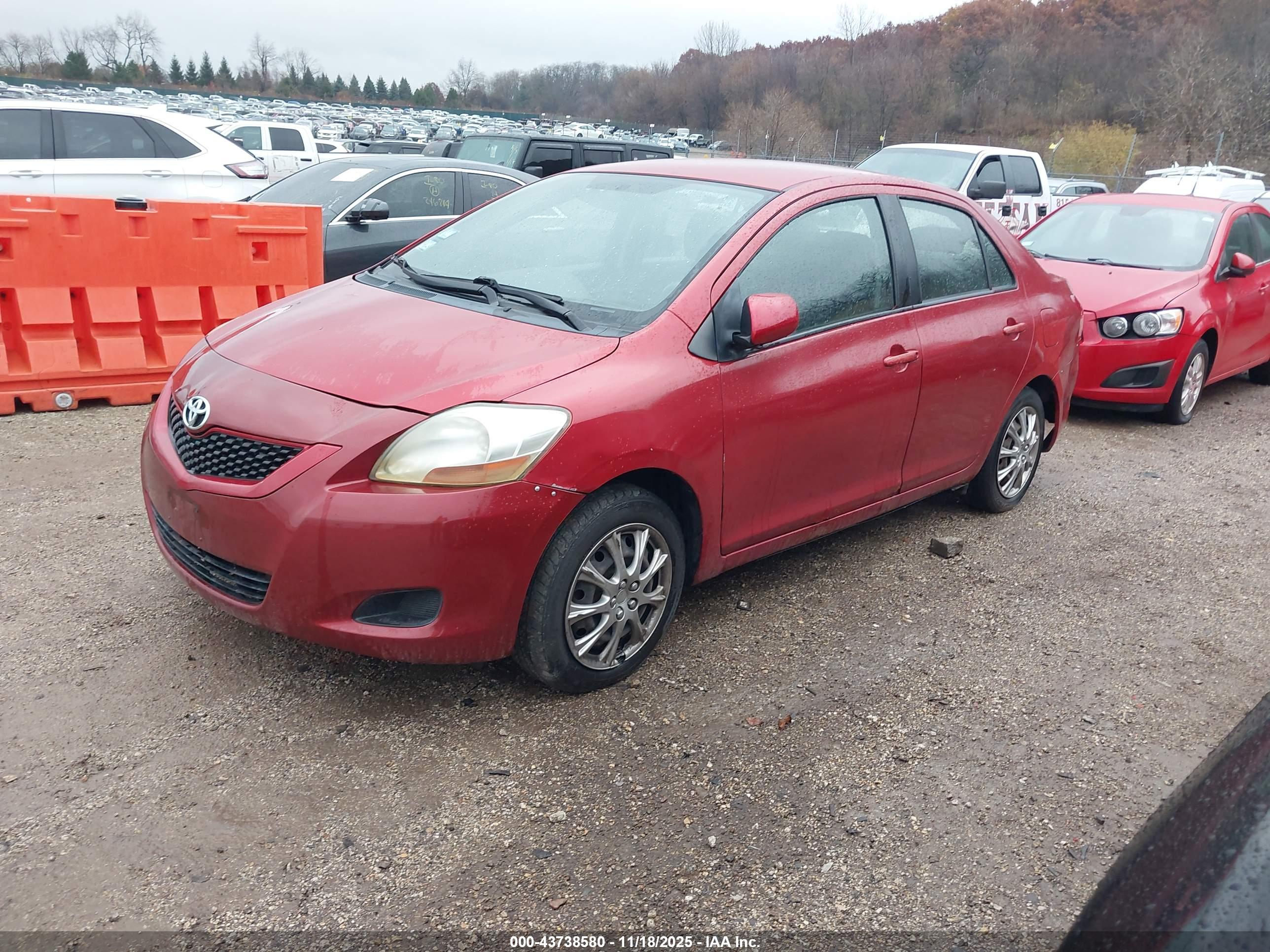 TOYOTA YARIS image 2