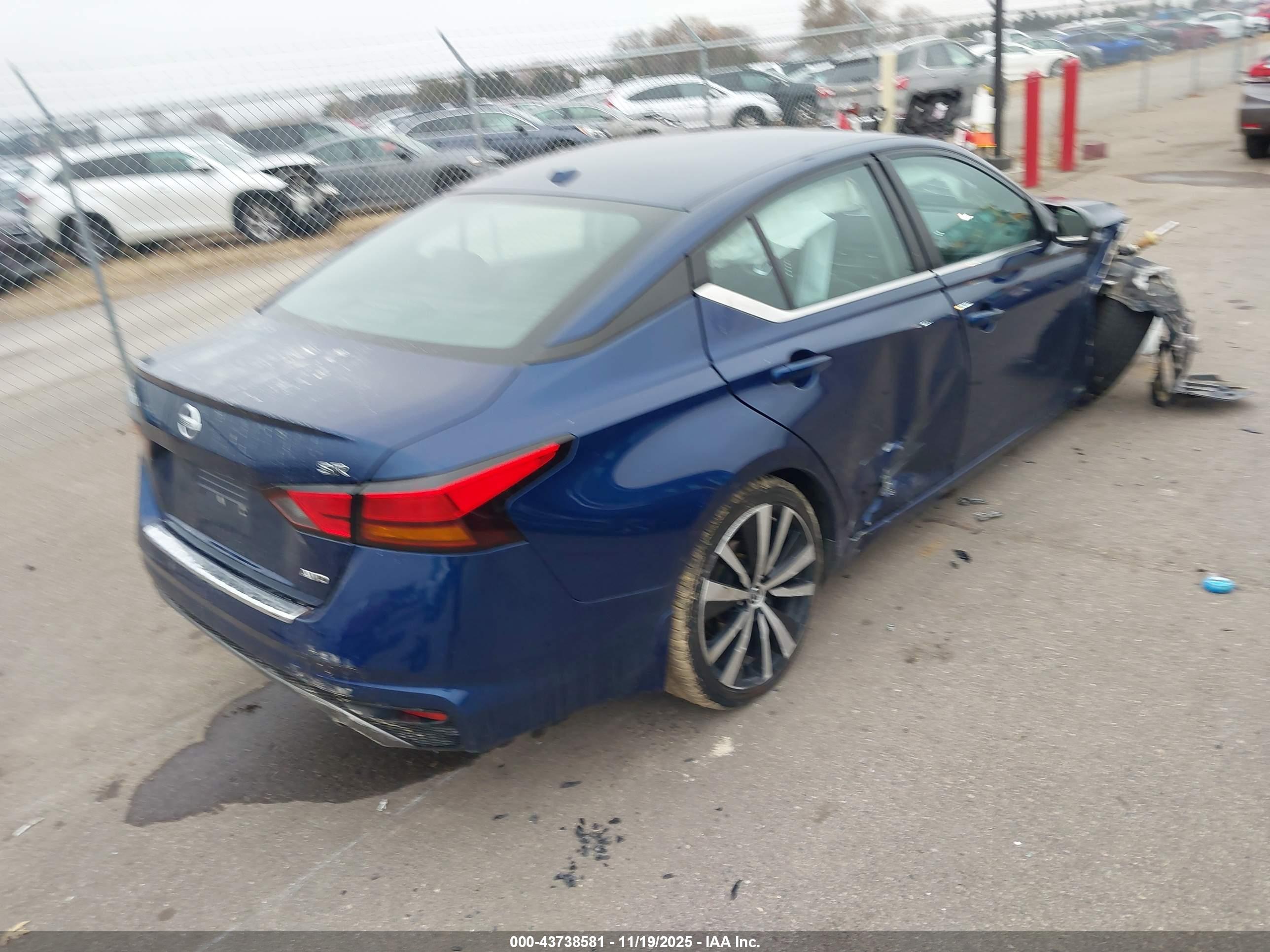 NISSAN ALTIMA image 4