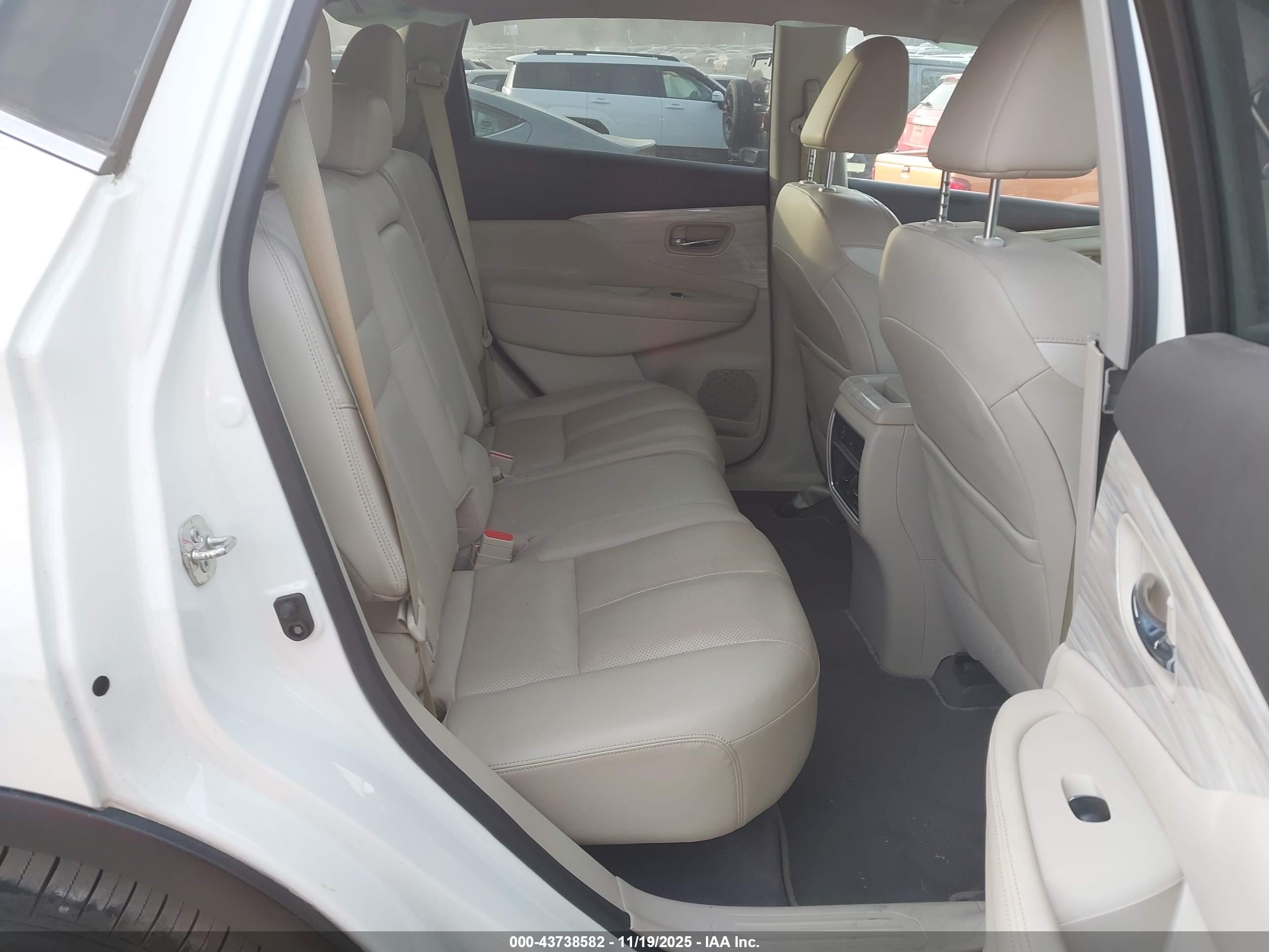 NISSAN MURANO image 8