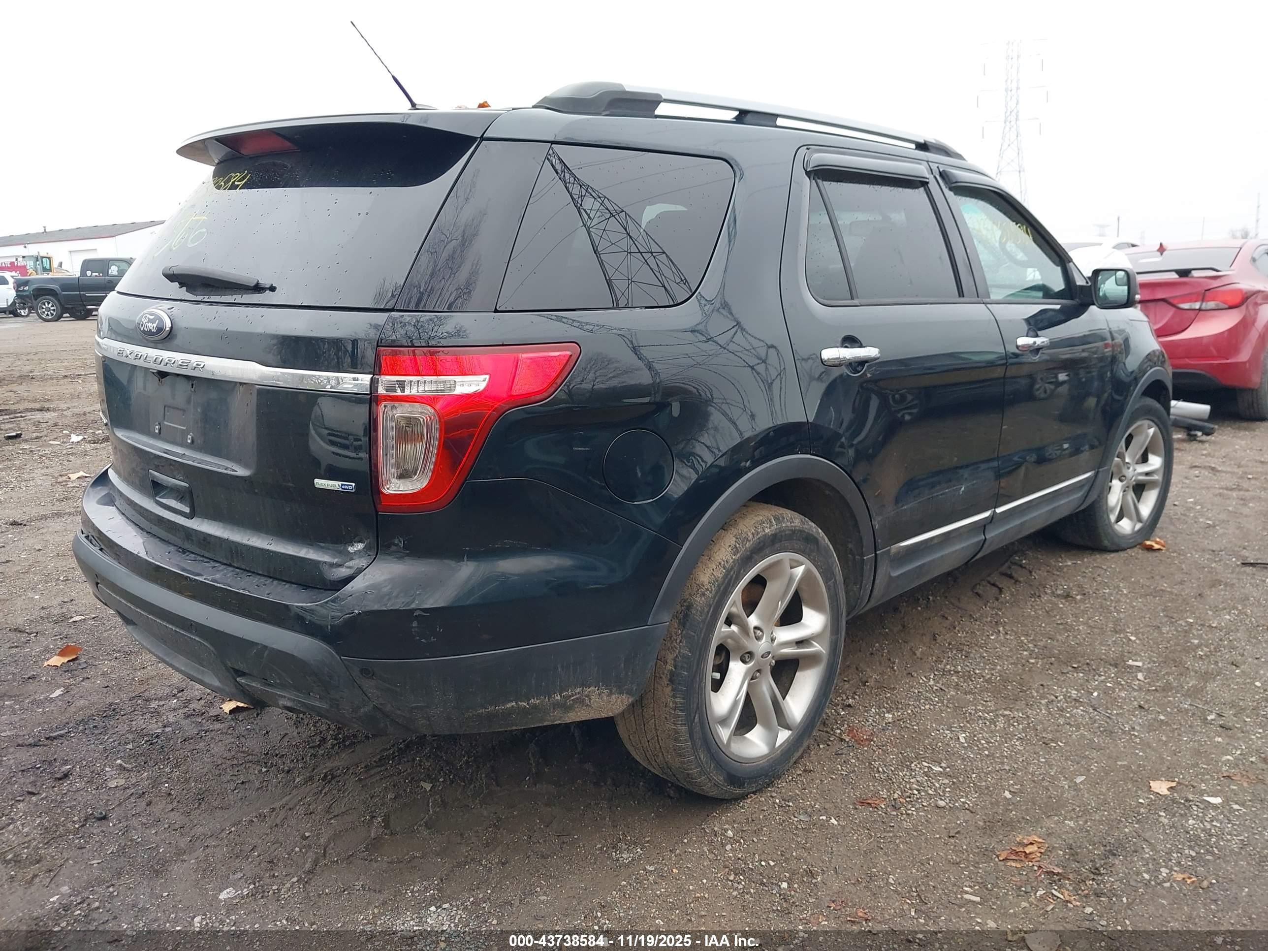 FORD EXPLORER image 4