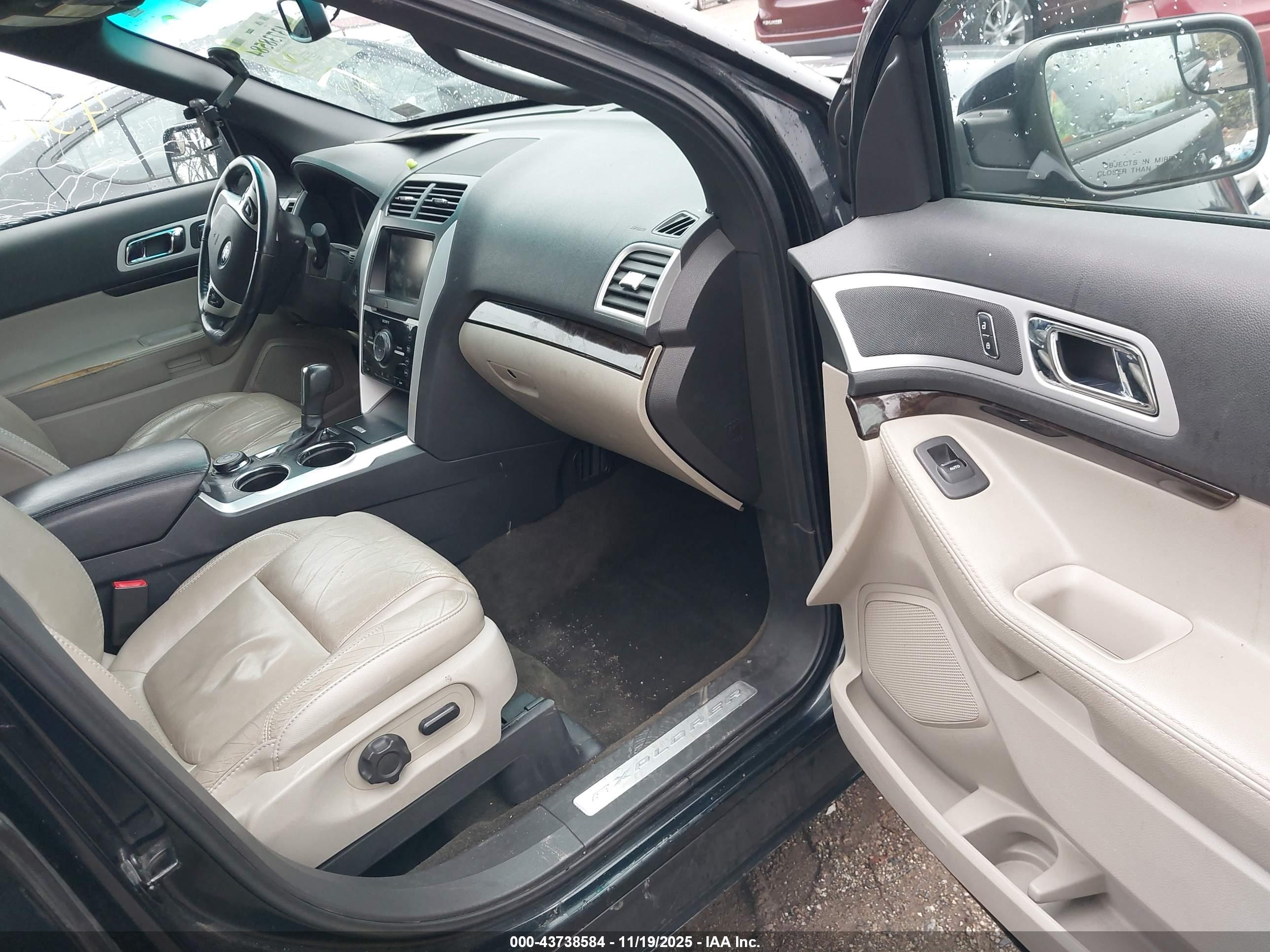FORD EXPLORER image 5