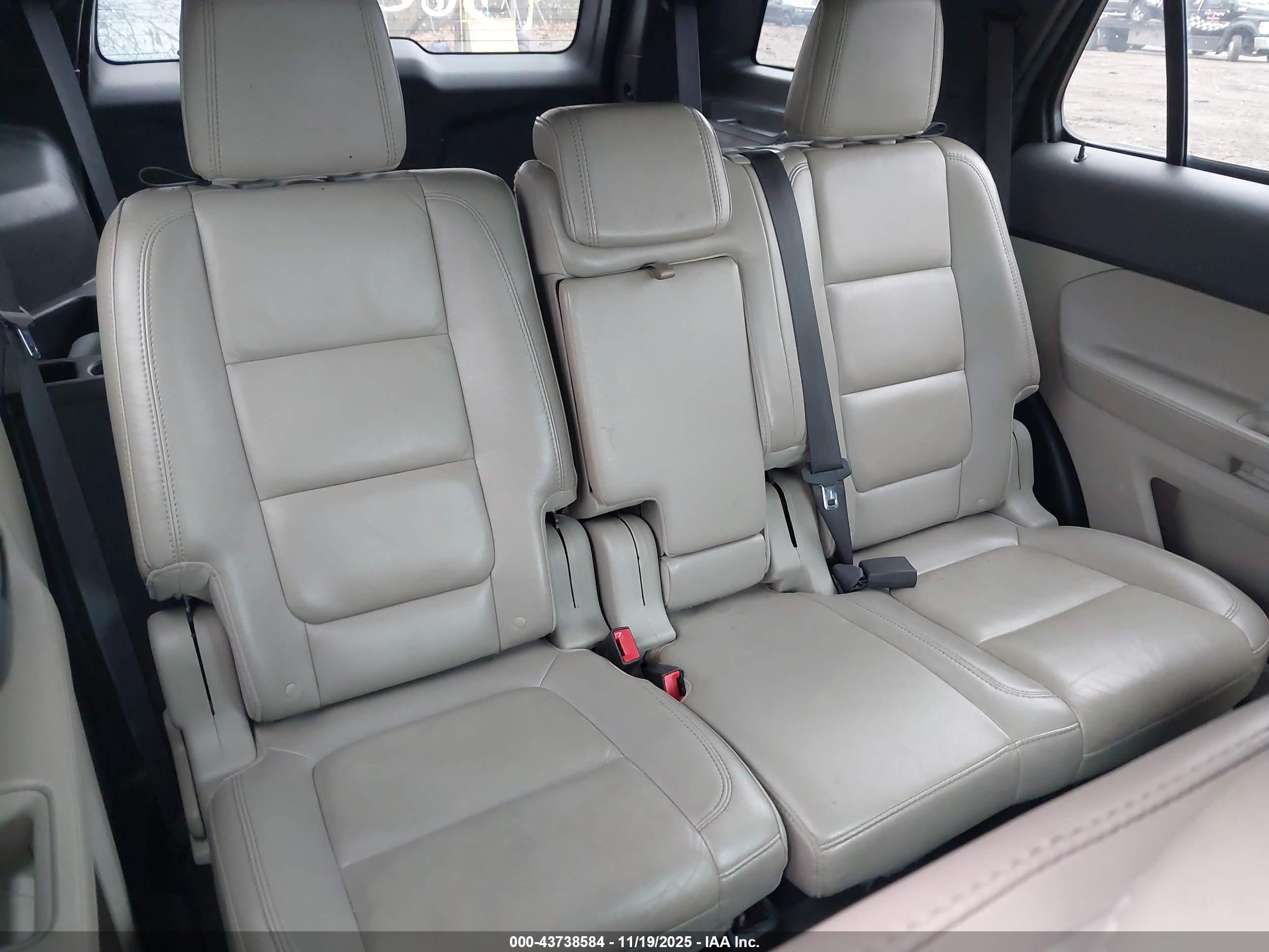 FORD EXPLORER image 8