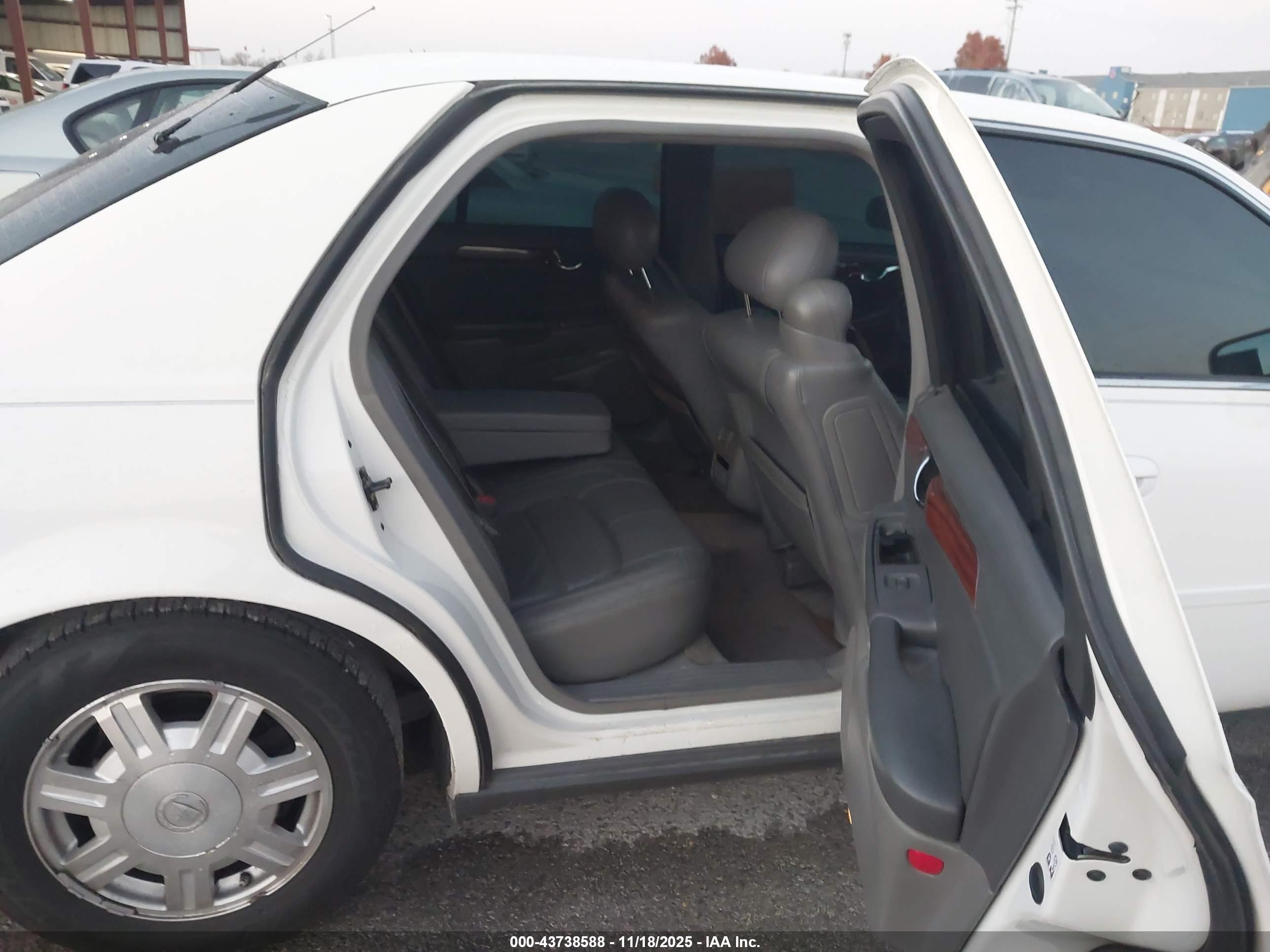 CADILLAC DEVILLE image 8