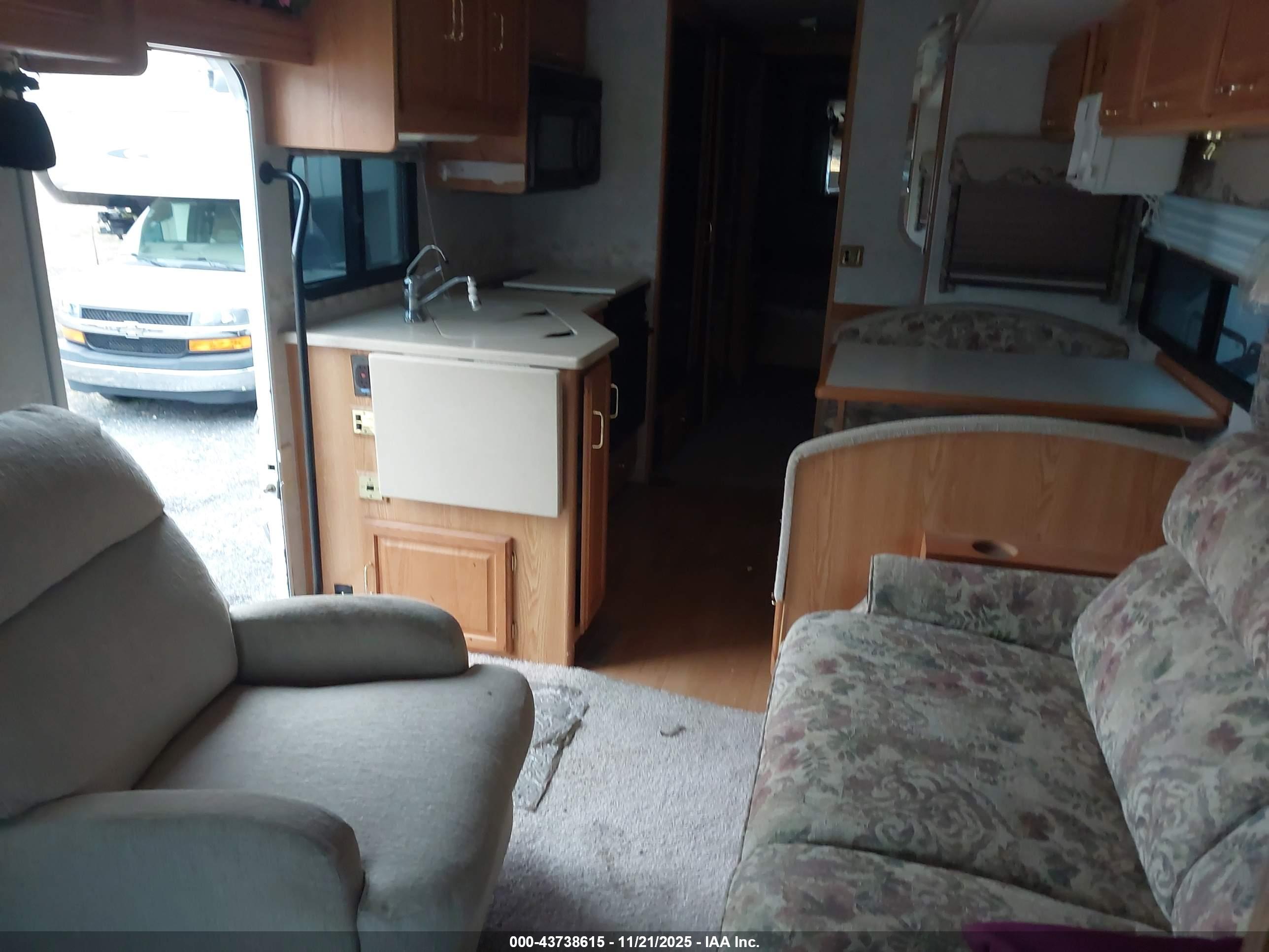 FORD F550 image 8