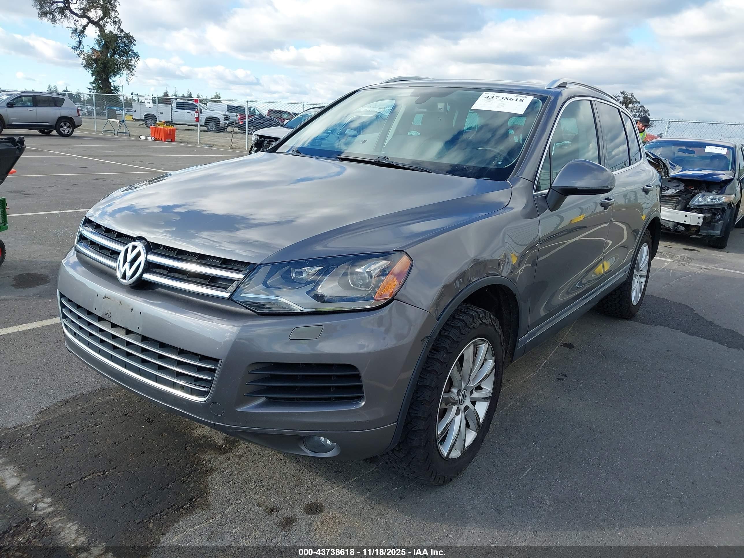 VOLKSWAGEN TOUAREG image 2
