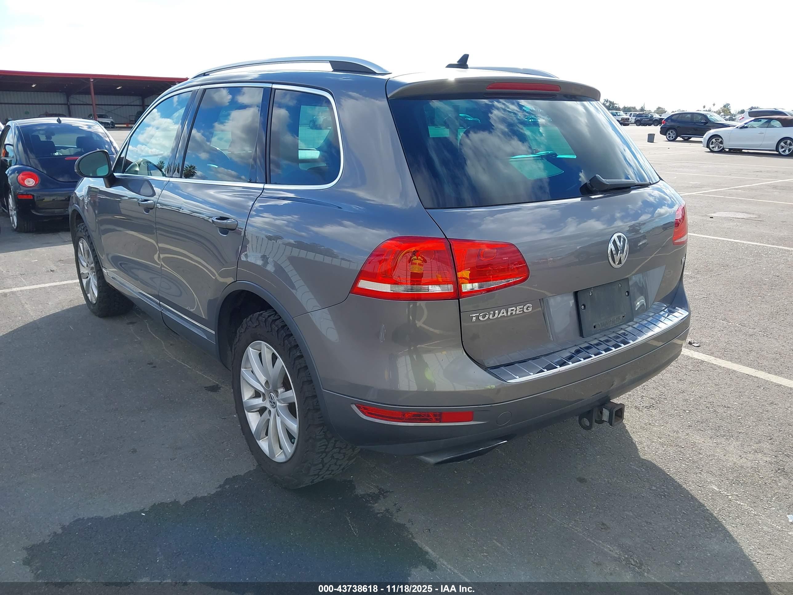 VOLKSWAGEN TOUAREG image 3