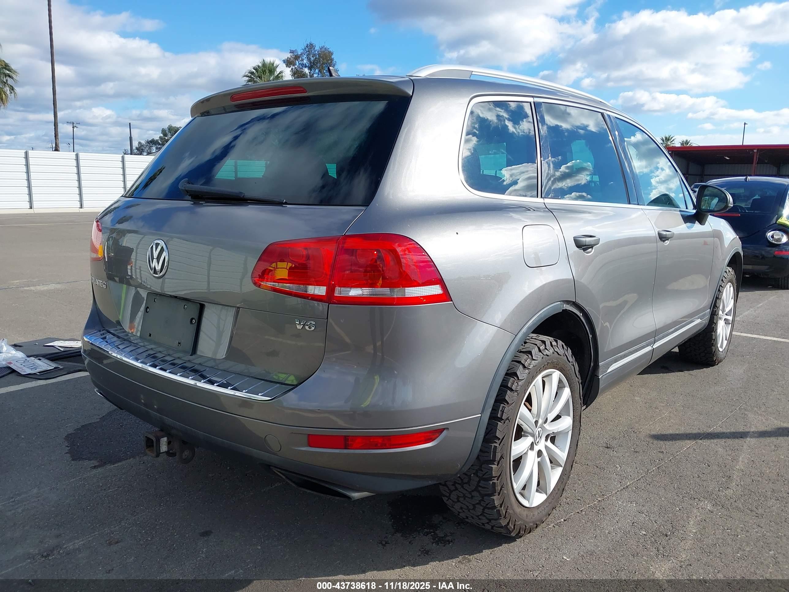 VOLKSWAGEN TOUAREG image 4