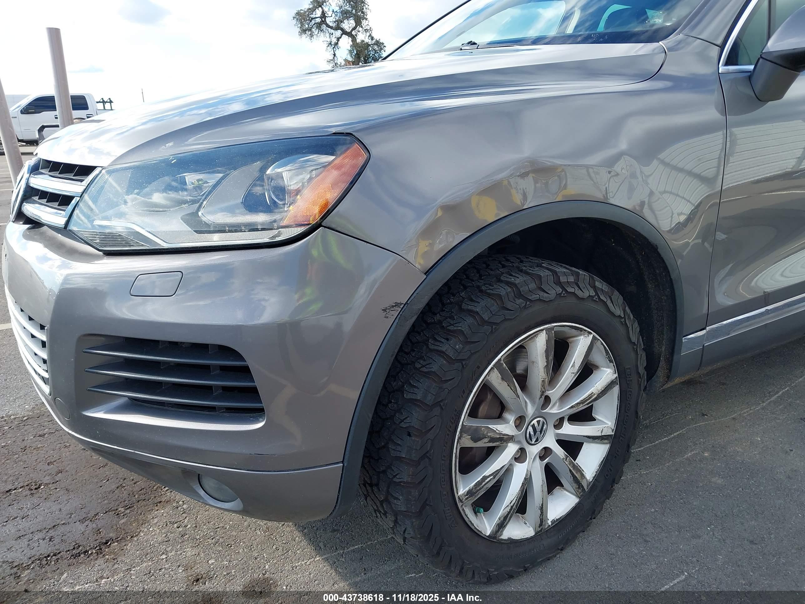 VOLKSWAGEN TOUAREG image 6