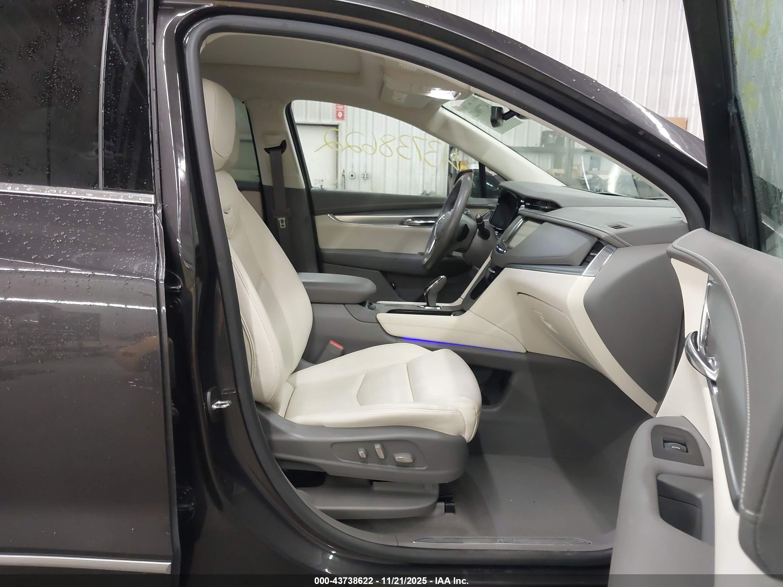 CADILLAC XT5 image 5