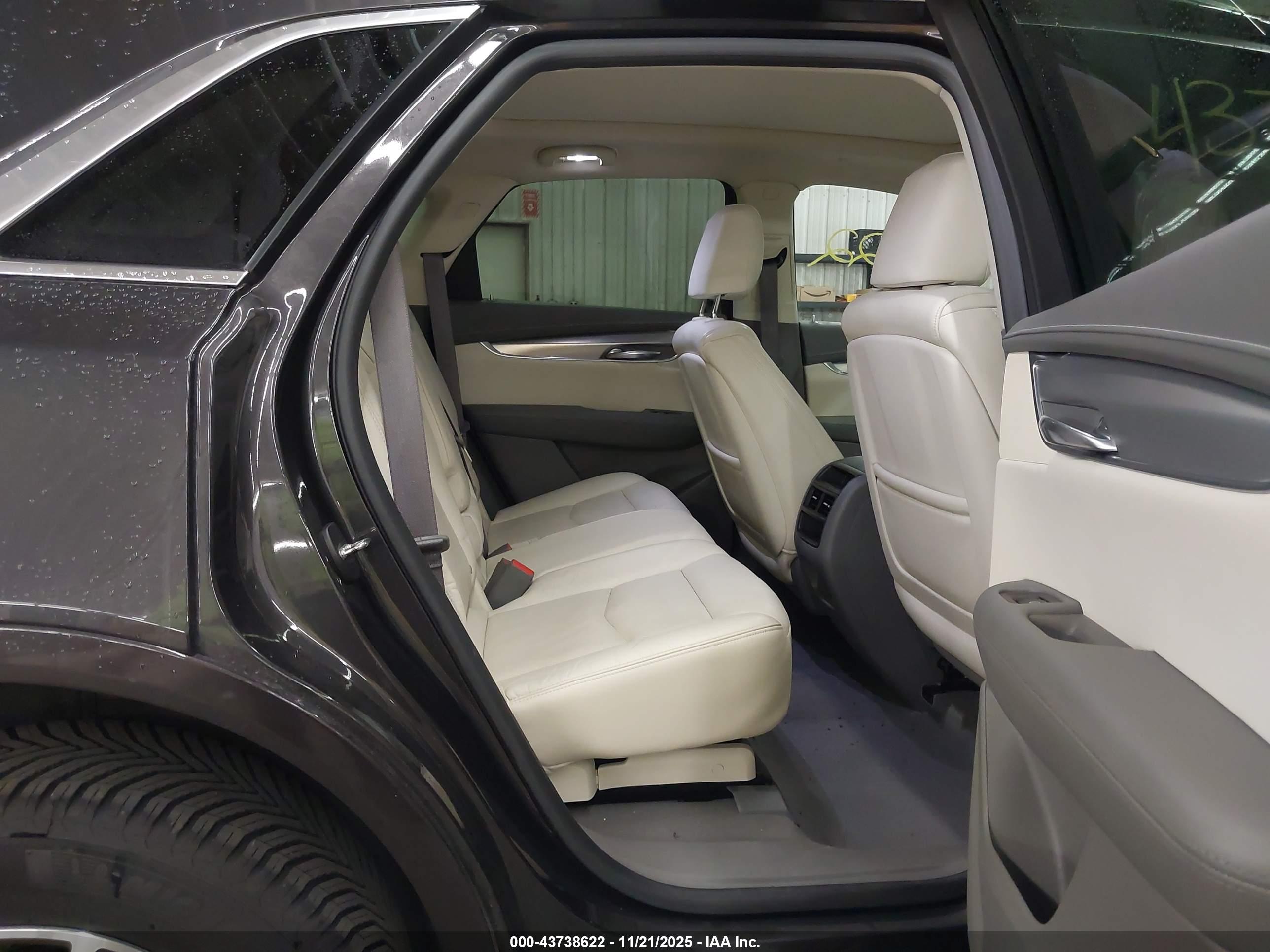 CADILLAC XT5 image 8