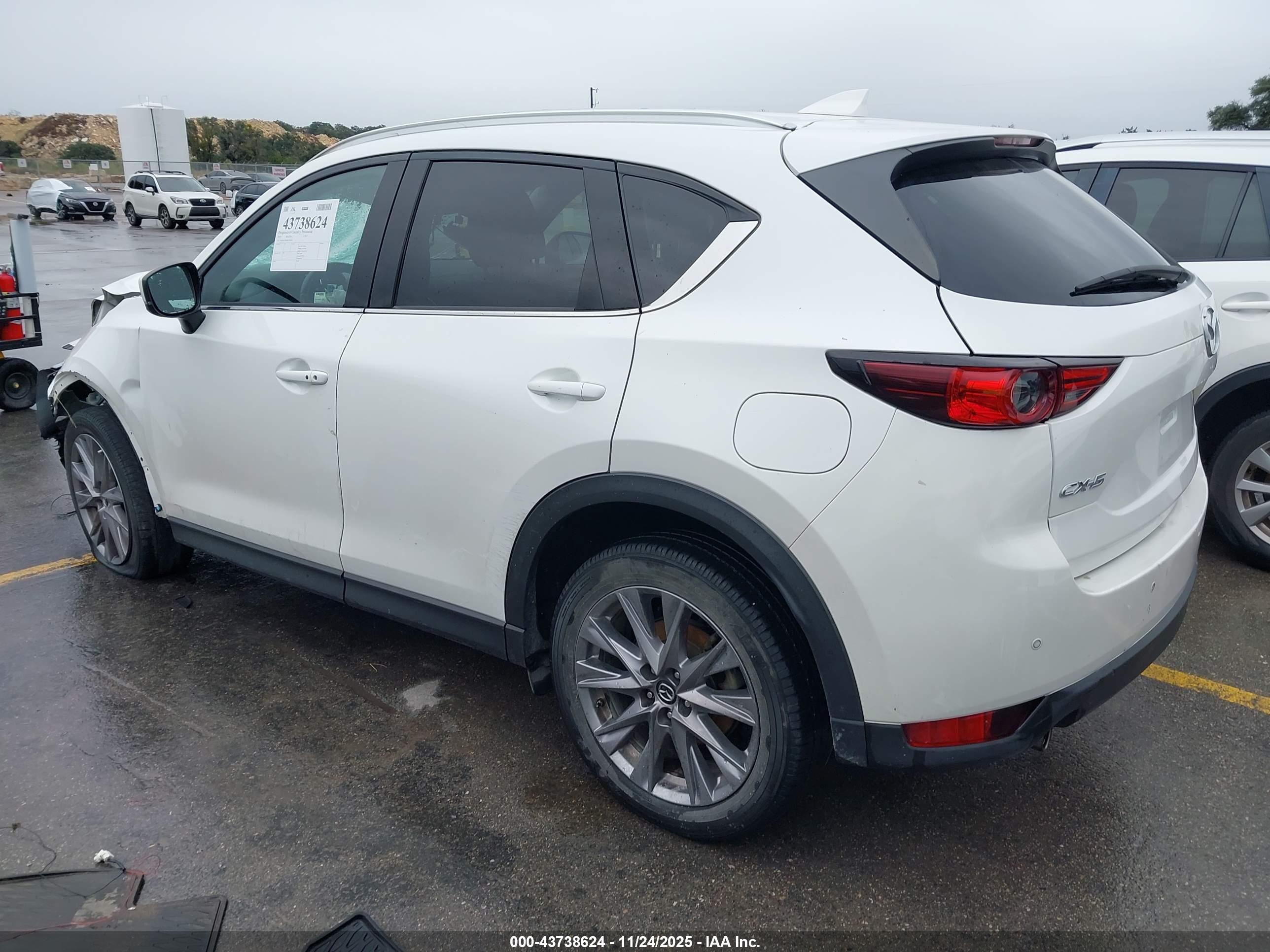 MAZDA CX-5 image 3