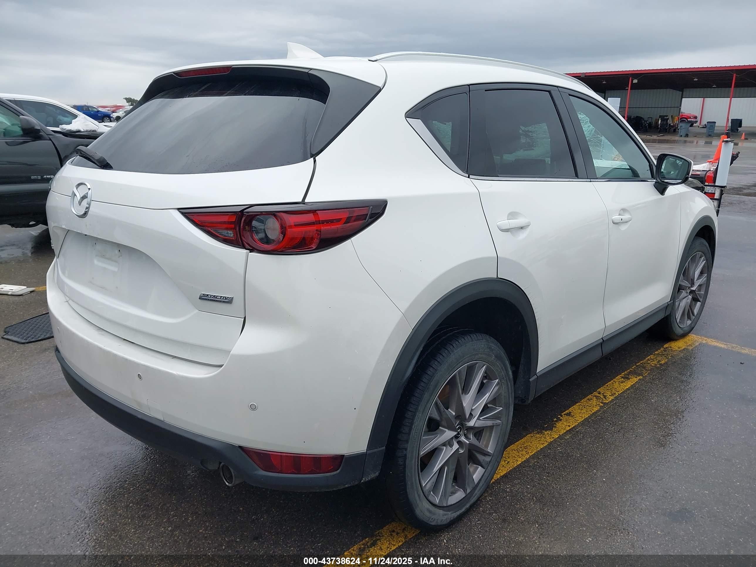 MAZDA CX-5 image 4