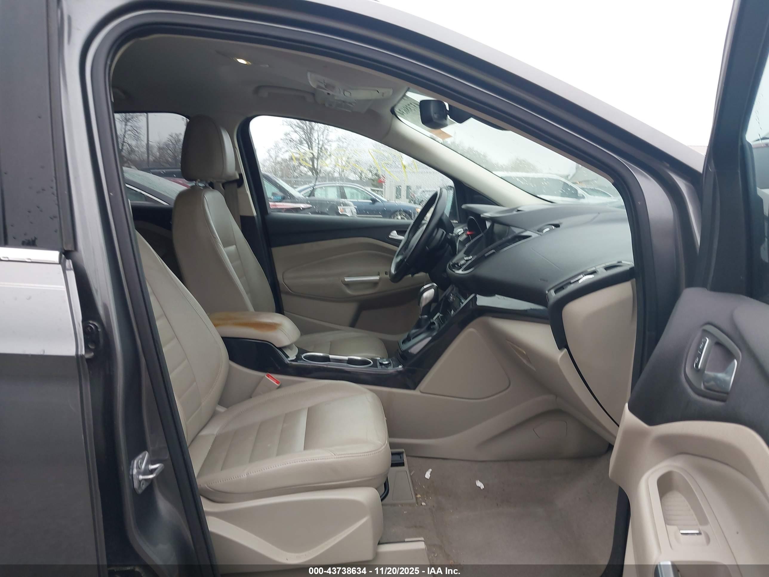 FORD ESCAPE image 5