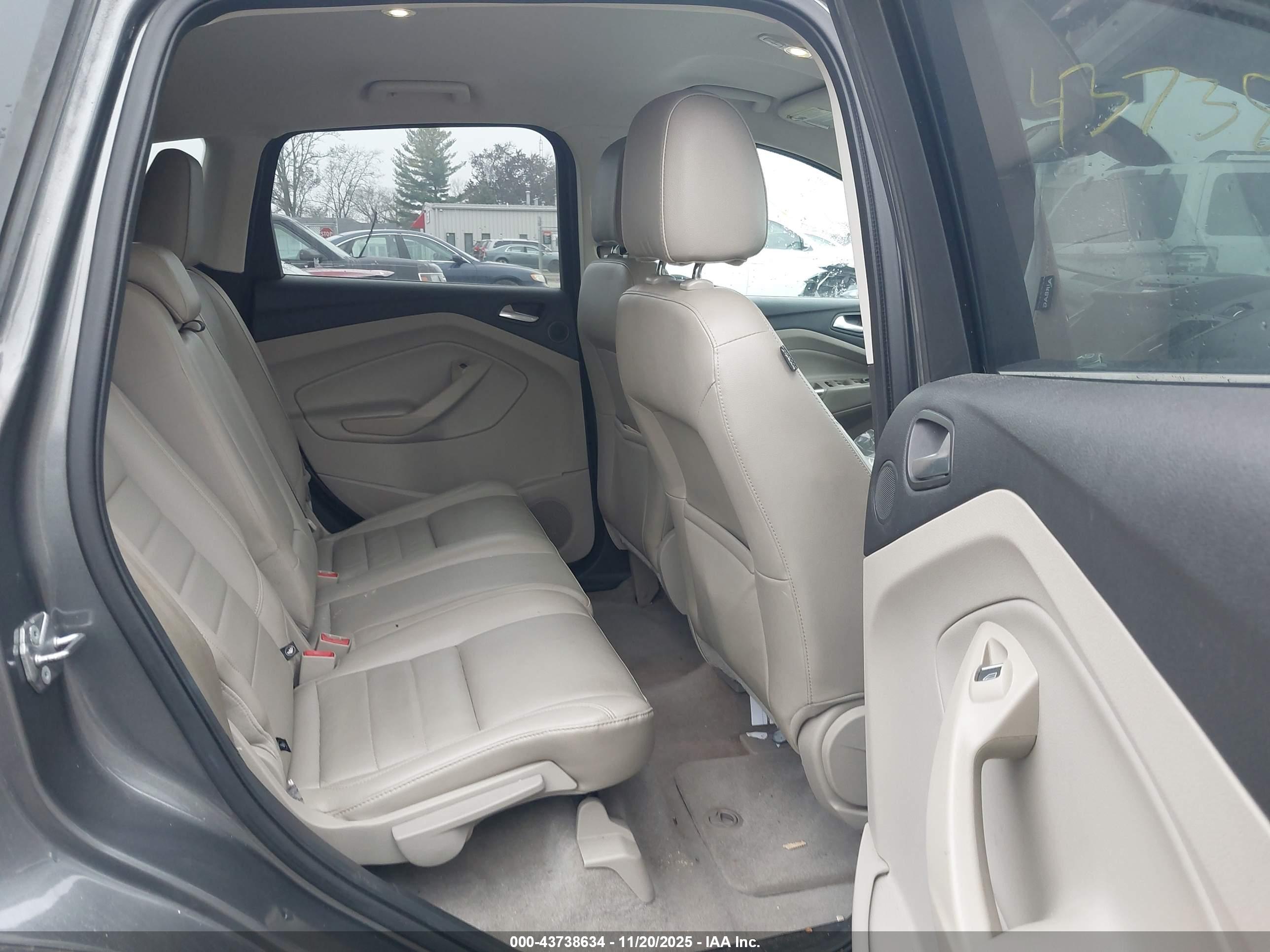 FORD ESCAPE image 8