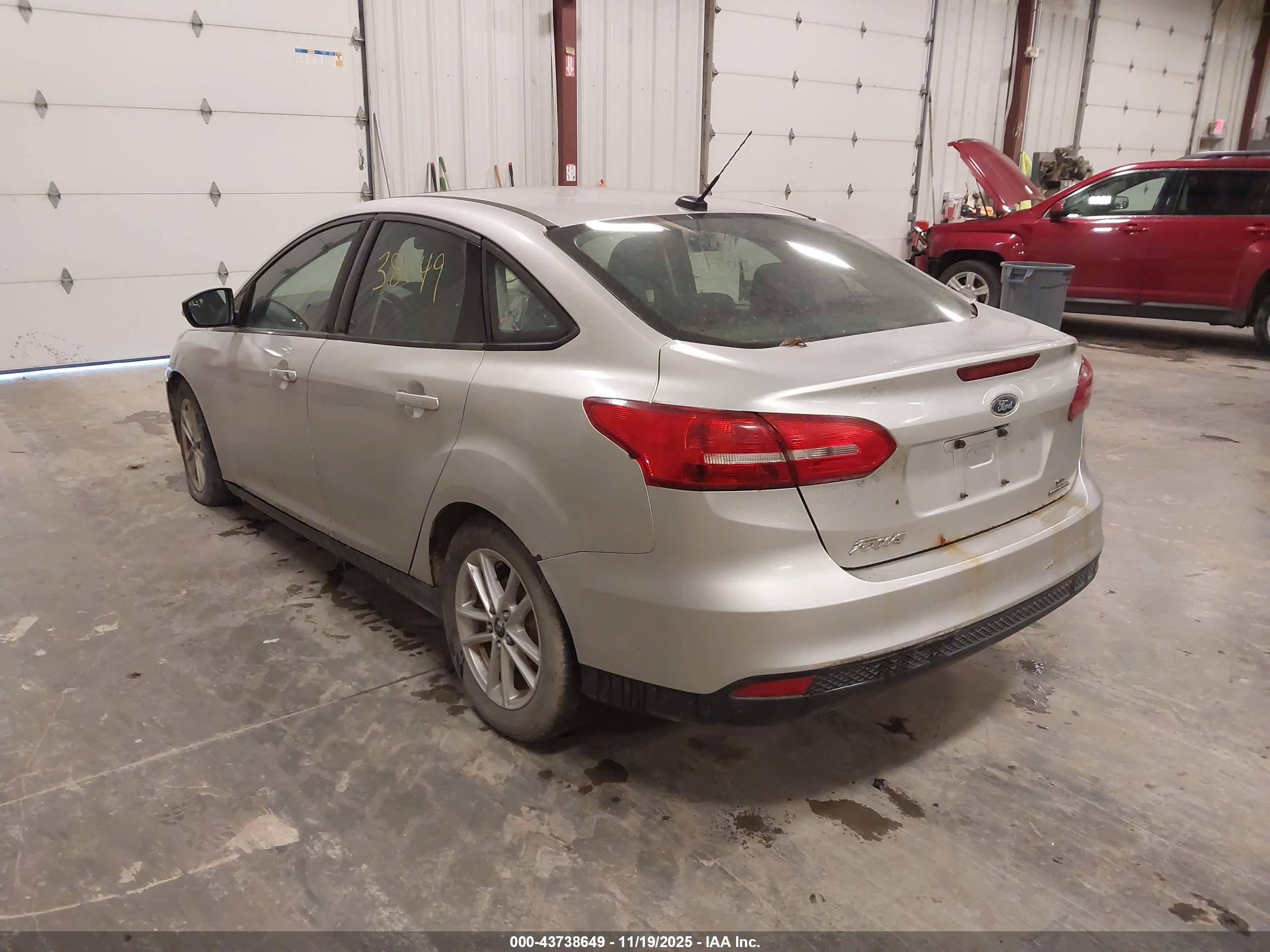FORD FOCUS image 3