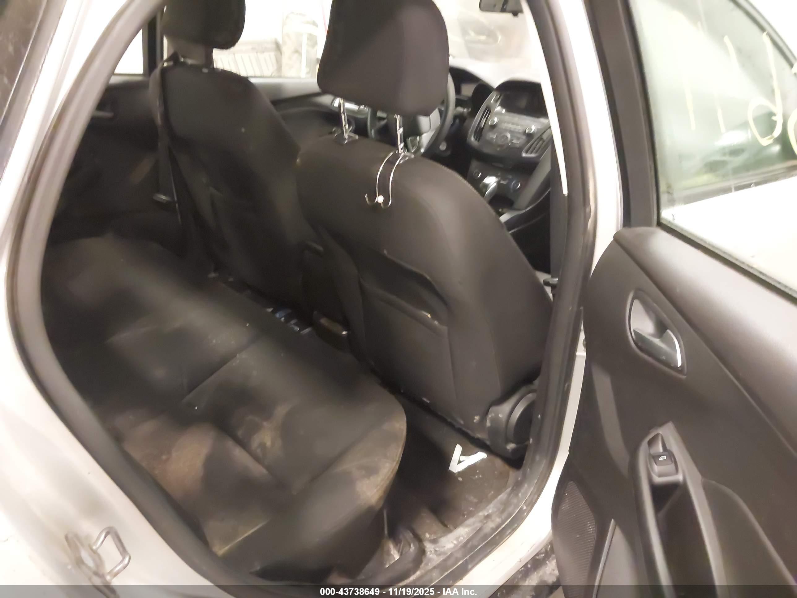 FORD FOCUS image 8
