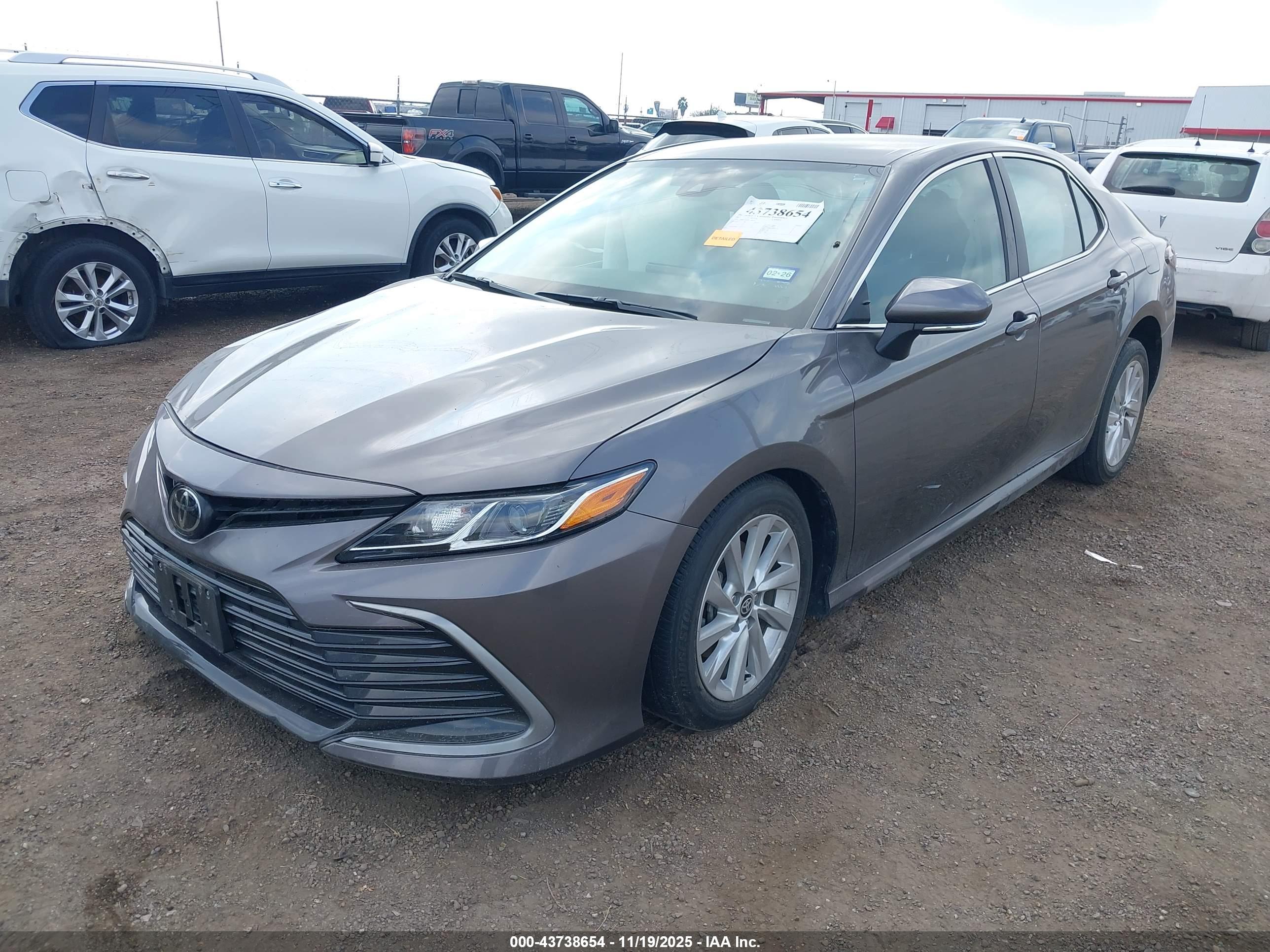 TOYOTA CAMRY image 2
