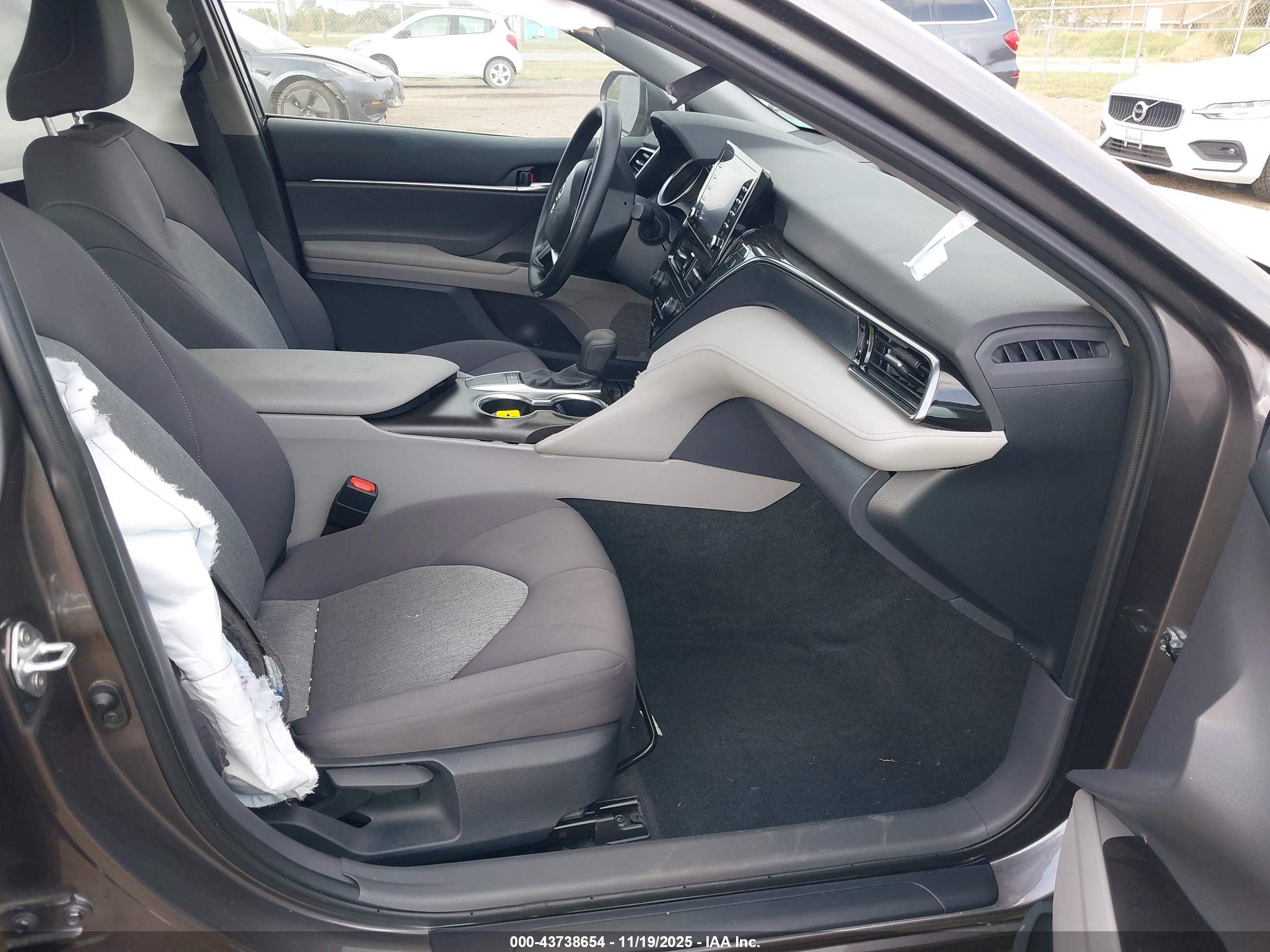 TOYOTA CAMRY image 5