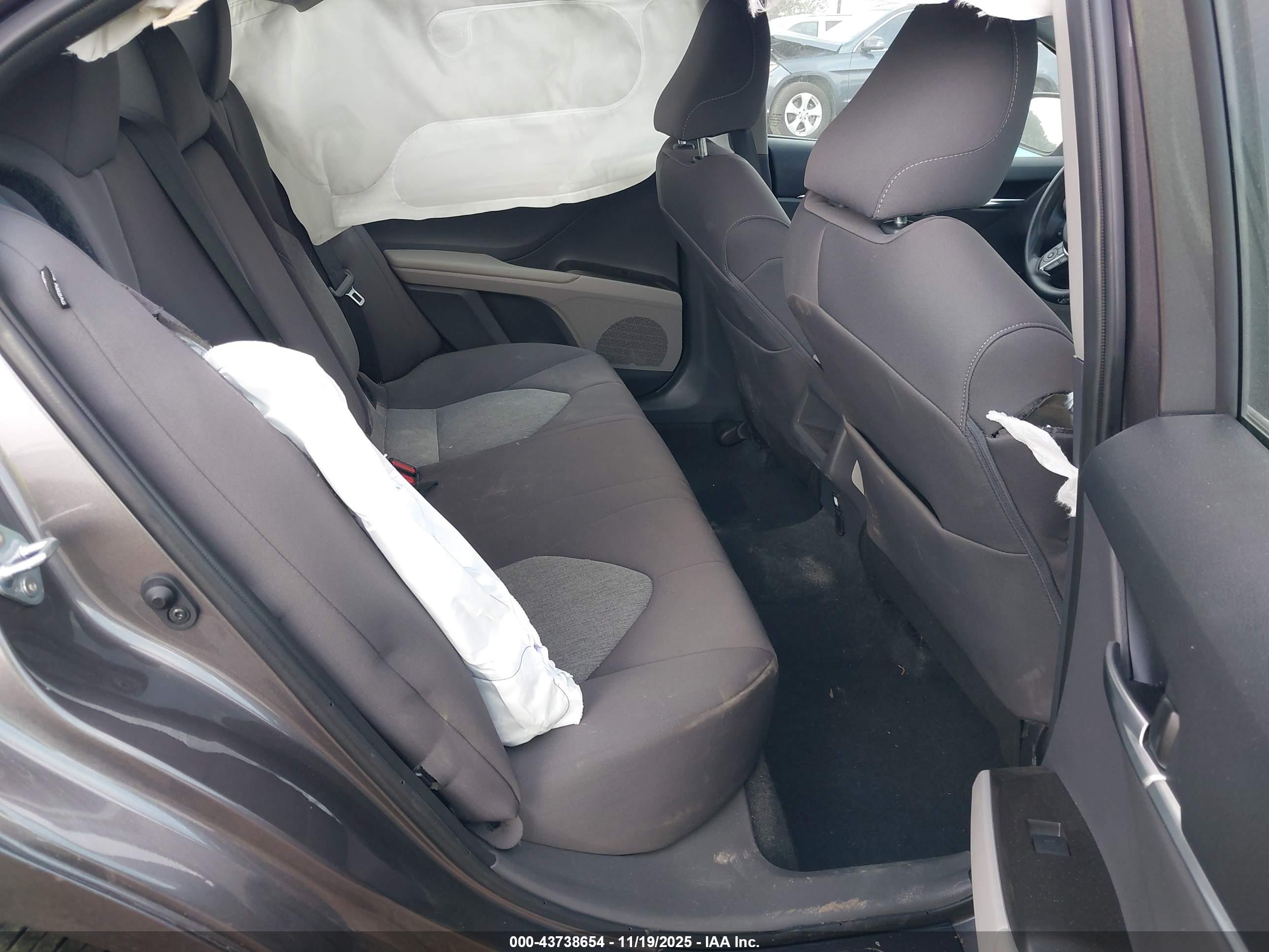 TOYOTA CAMRY image 8