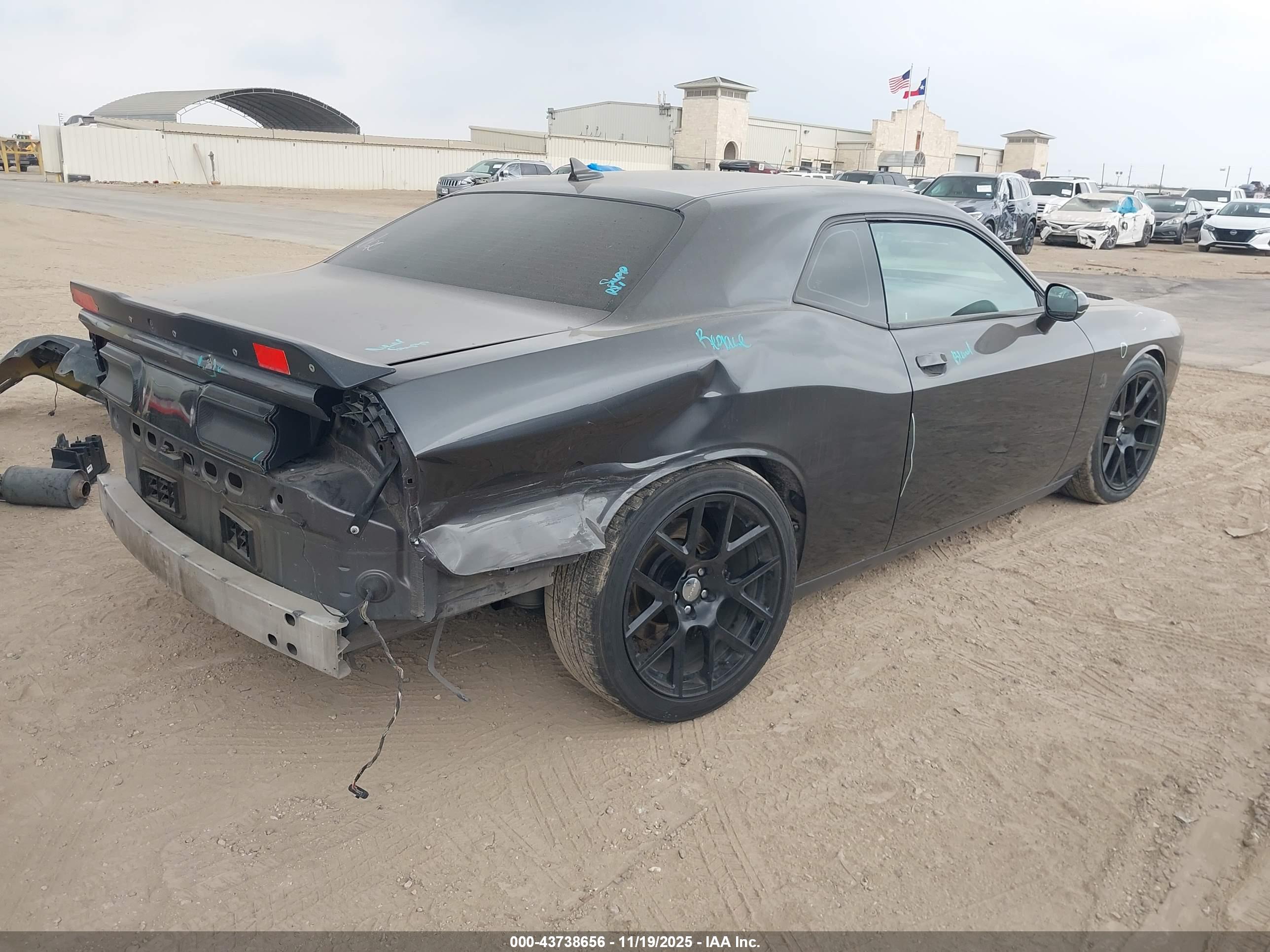 DODGE CHALLENGER image 4