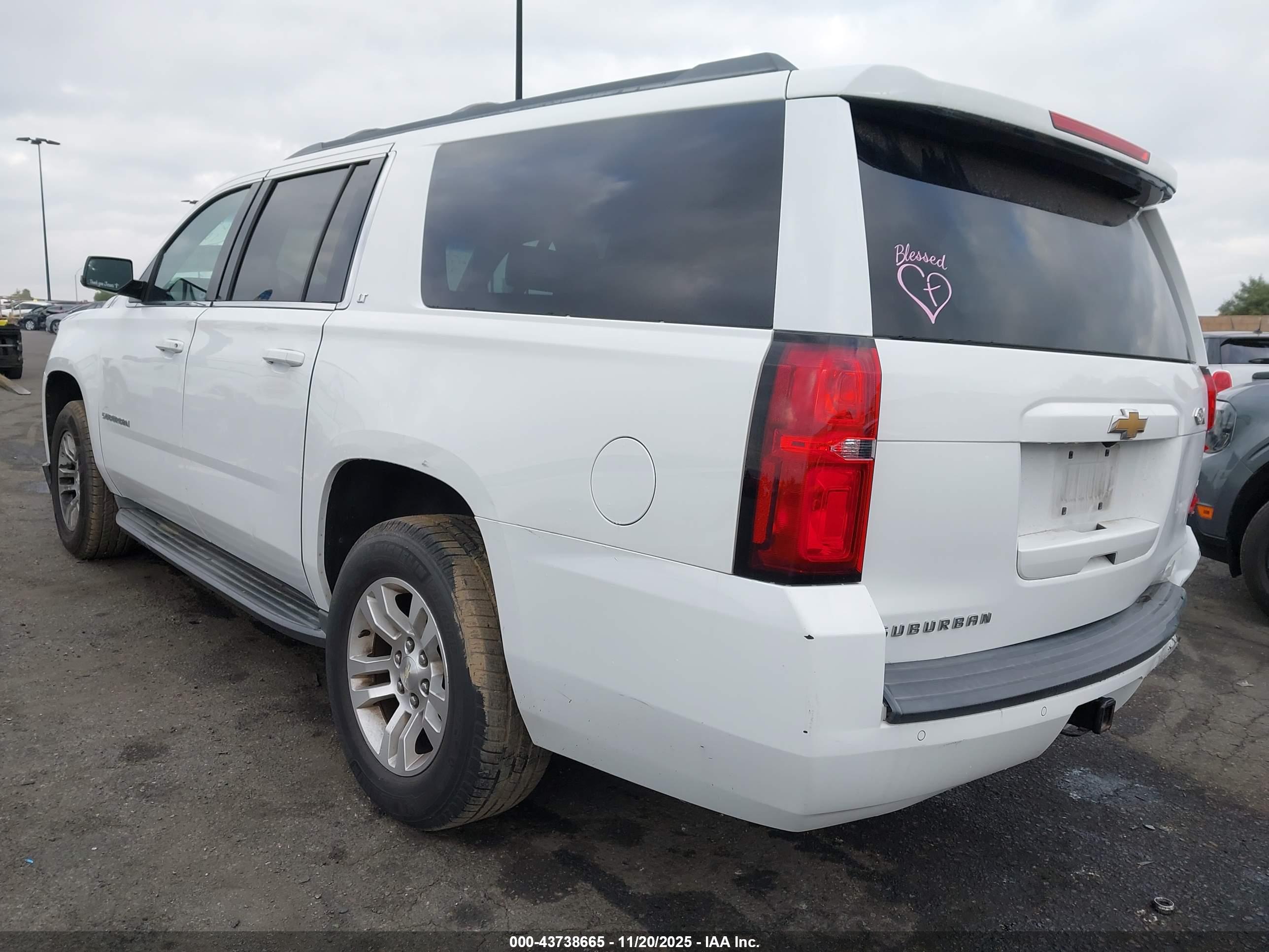 CHEVROLET SUBURBAN image 3
