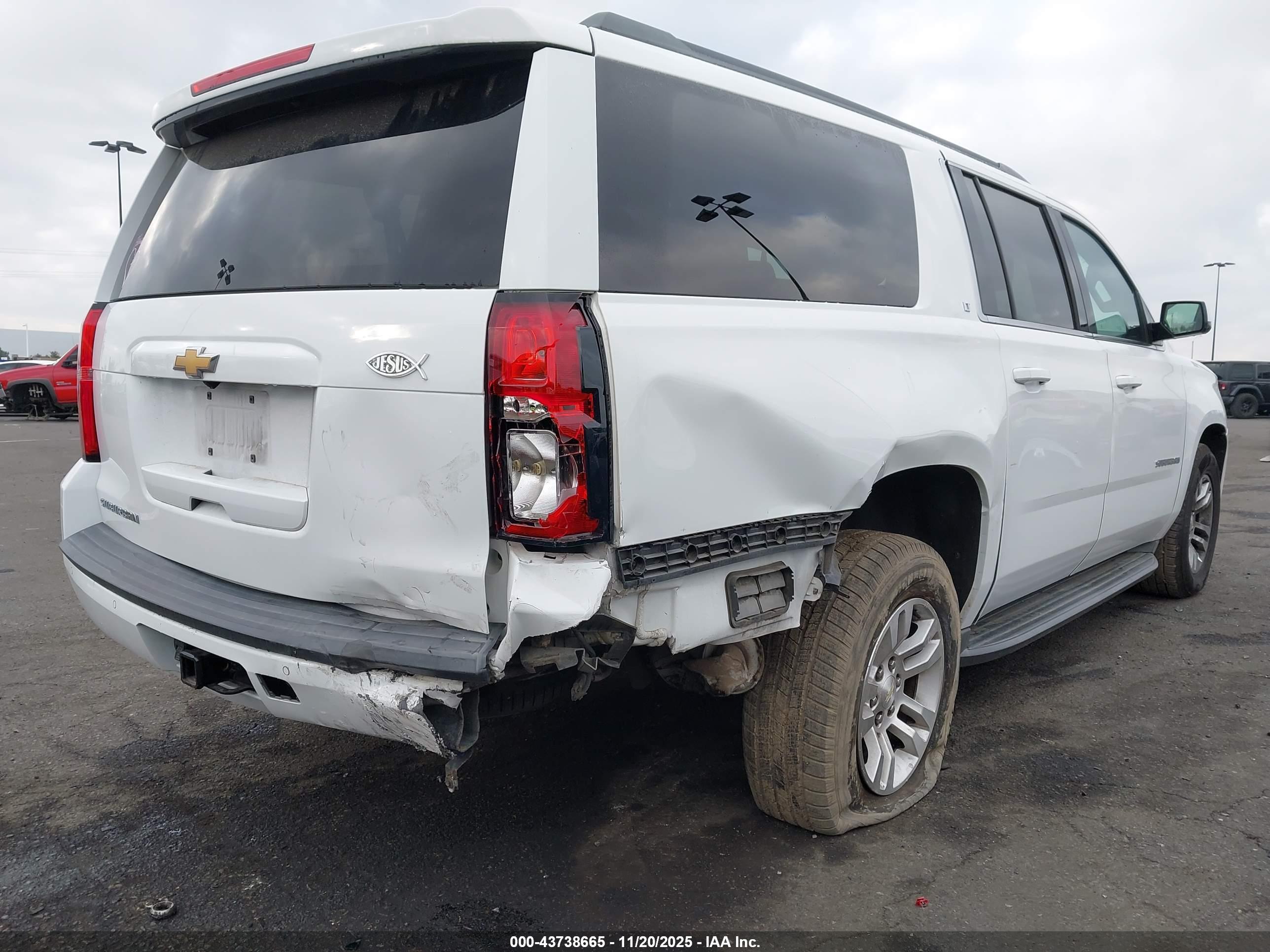 CHEVROLET SUBURBAN image 4