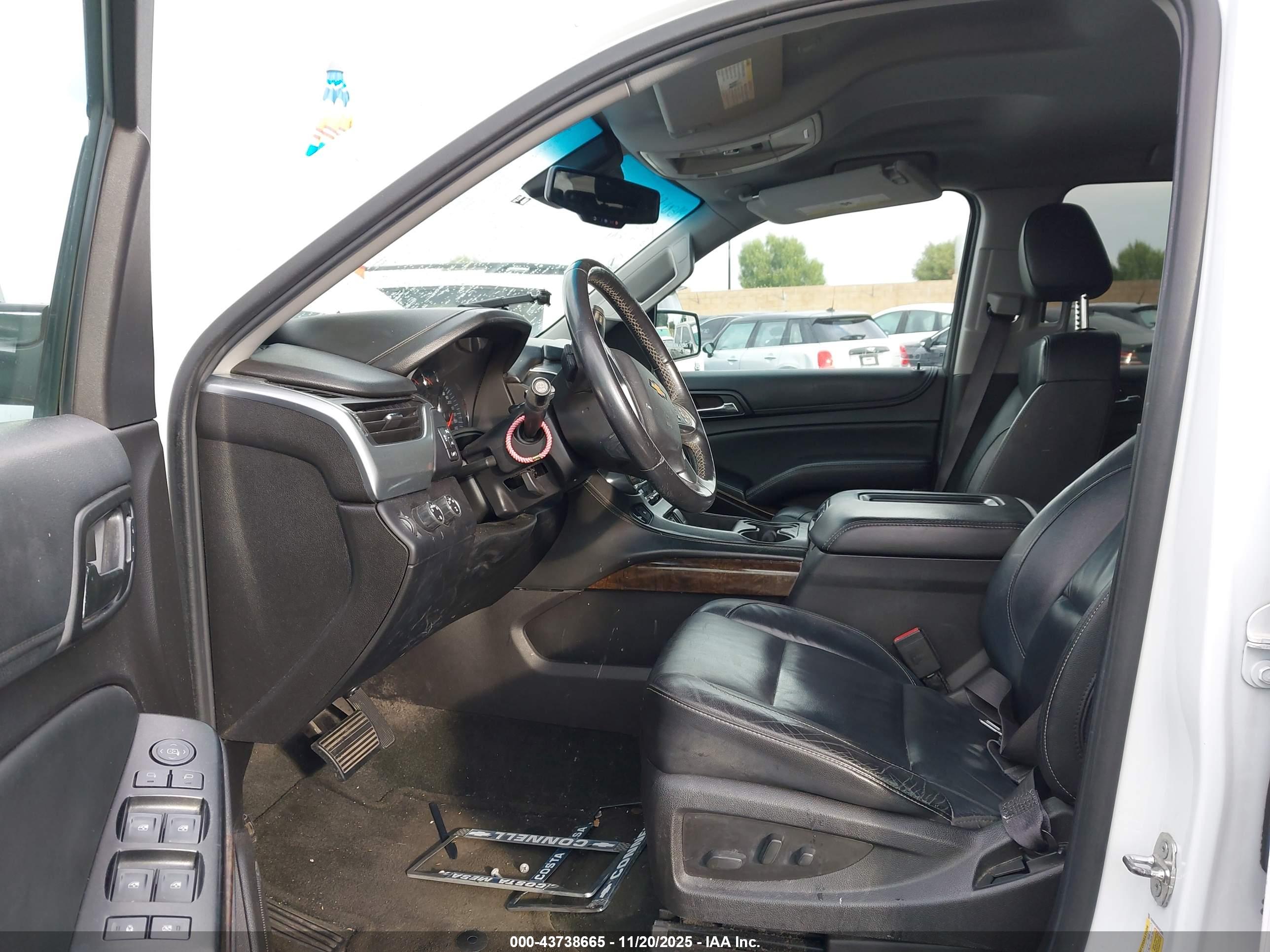 CHEVROLET SUBURBAN image 5