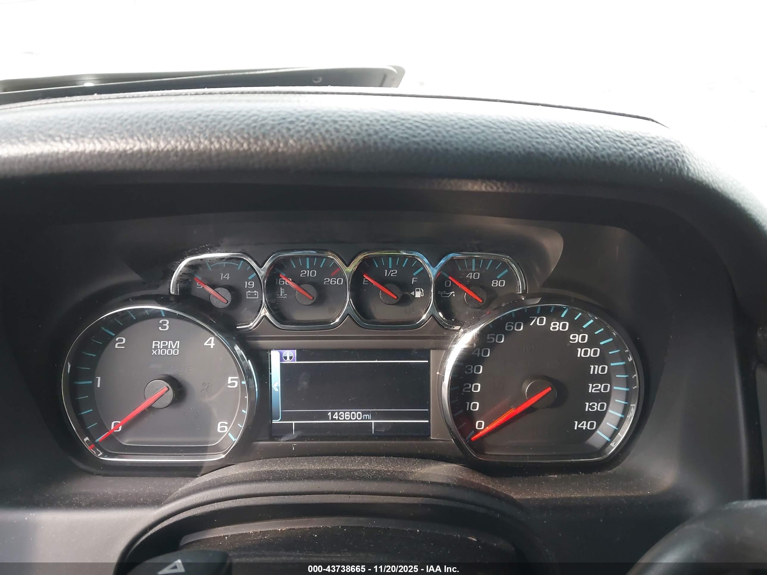 CHEVROLET SUBURBAN image 7