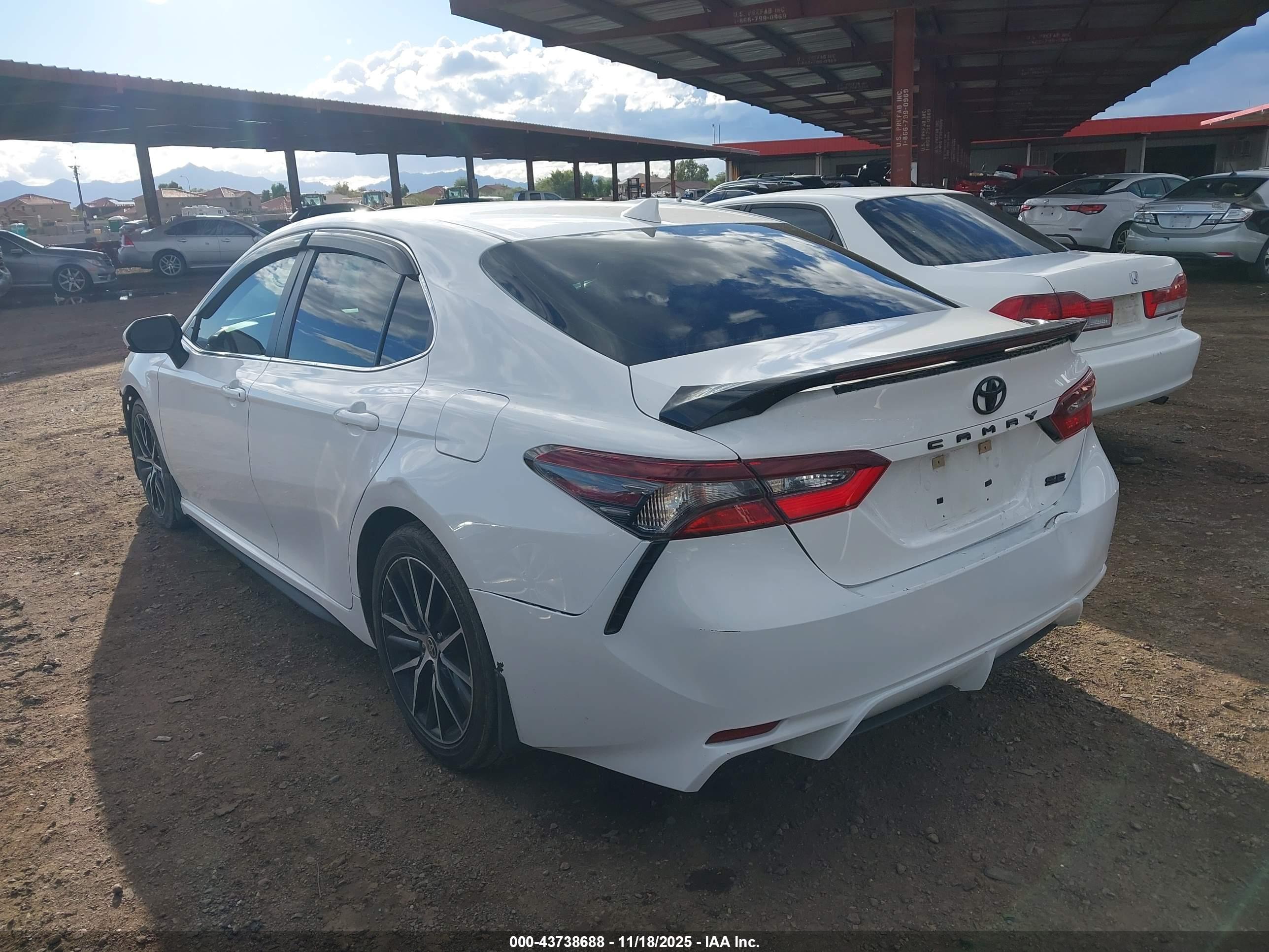 TOYOTA CAMRY image 3