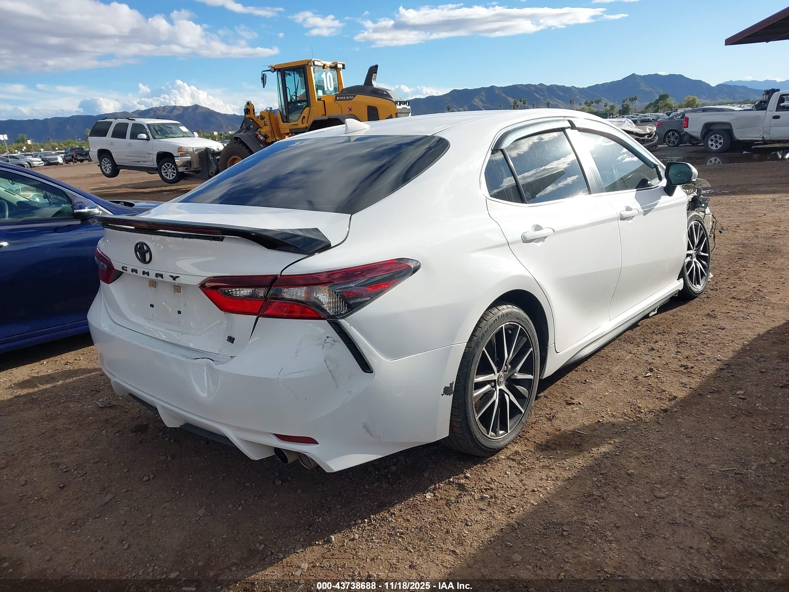TOYOTA CAMRY image 4