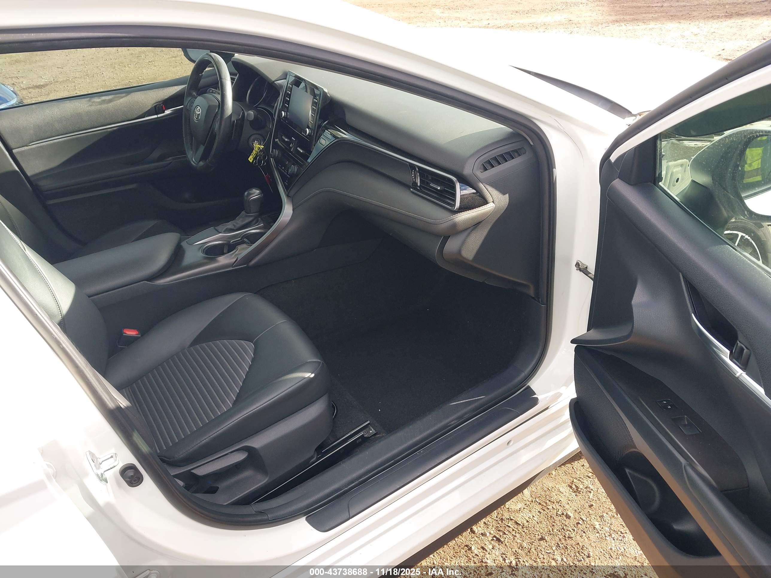 TOYOTA CAMRY image 5