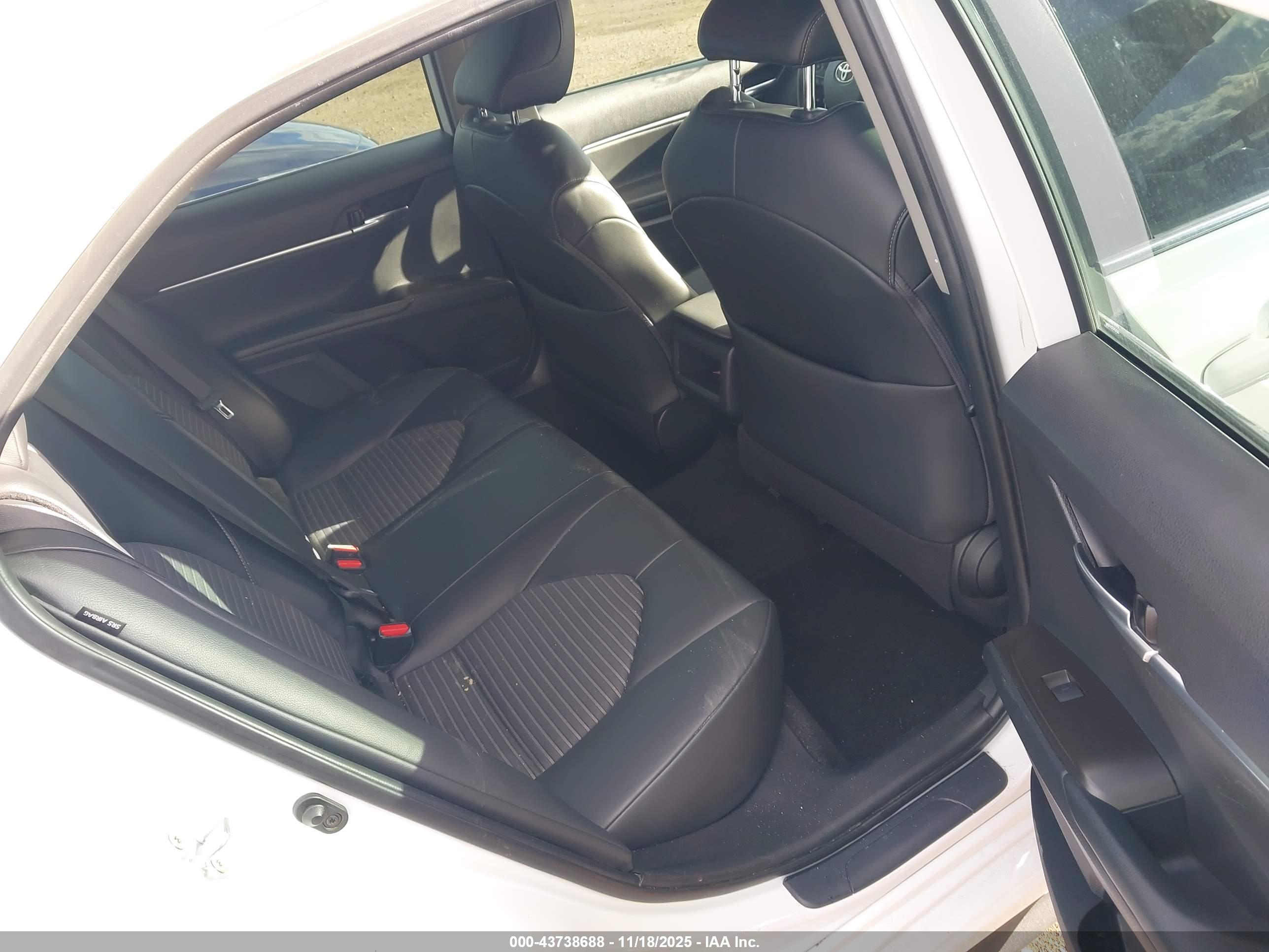 TOYOTA CAMRY image 8