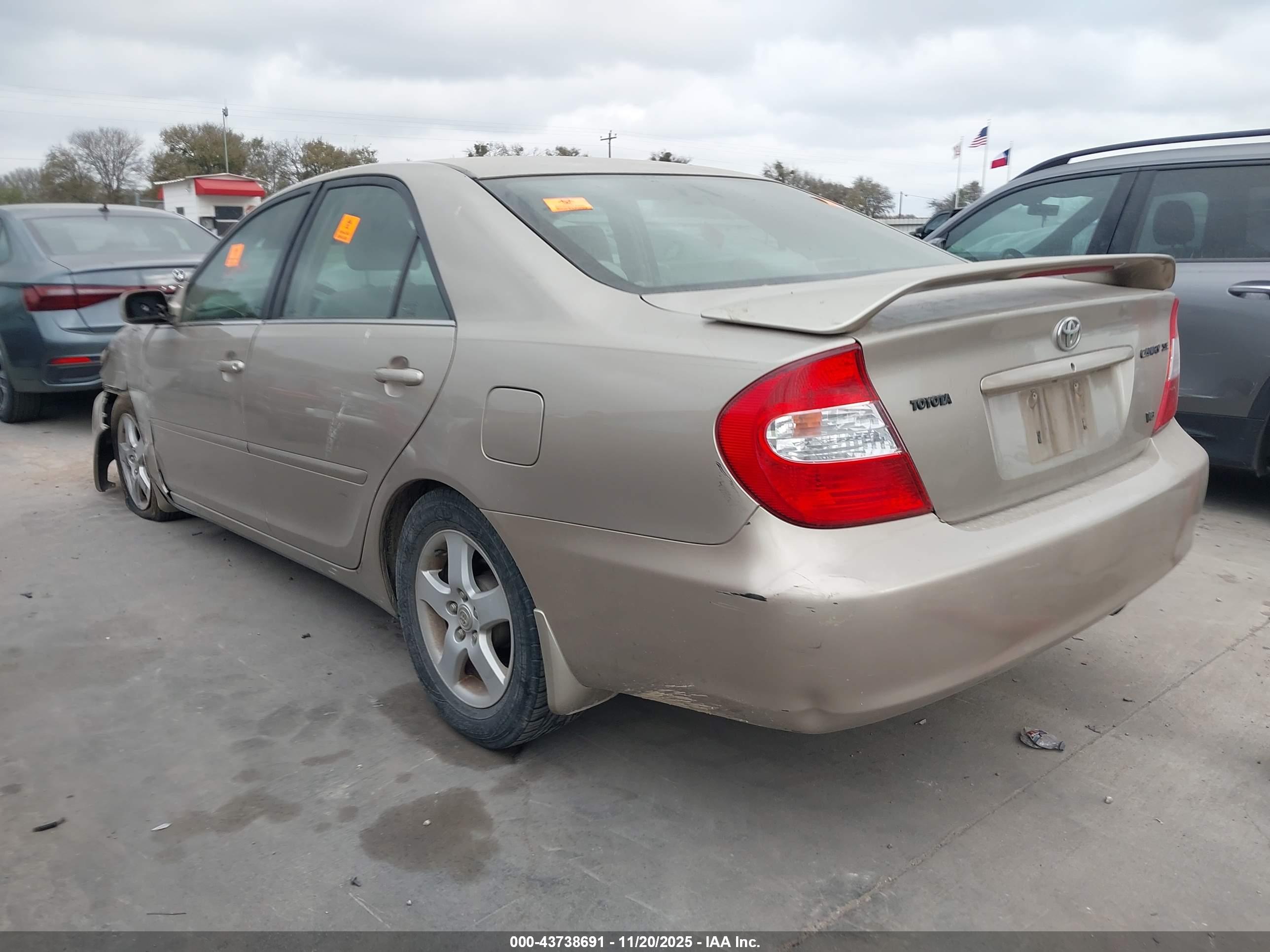 TOYOTA CAMRY image 3