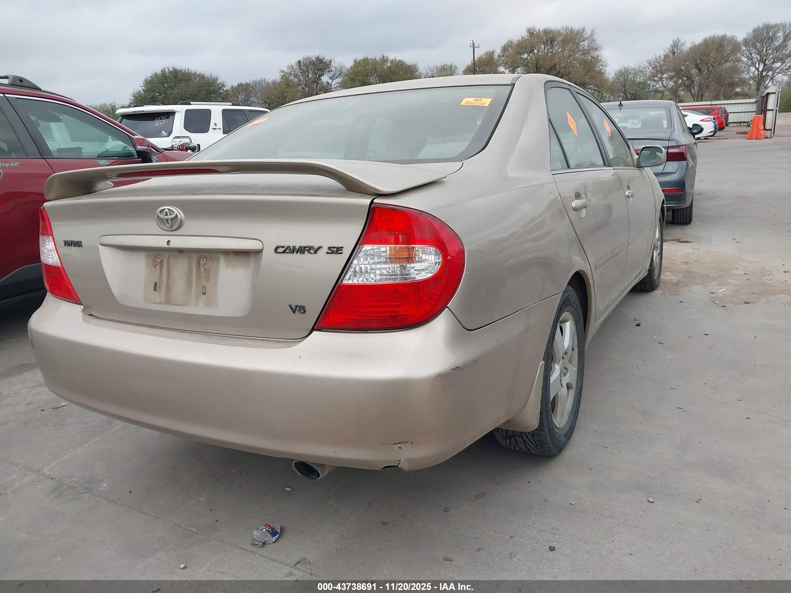 TOYOTA CAMRY image 4
