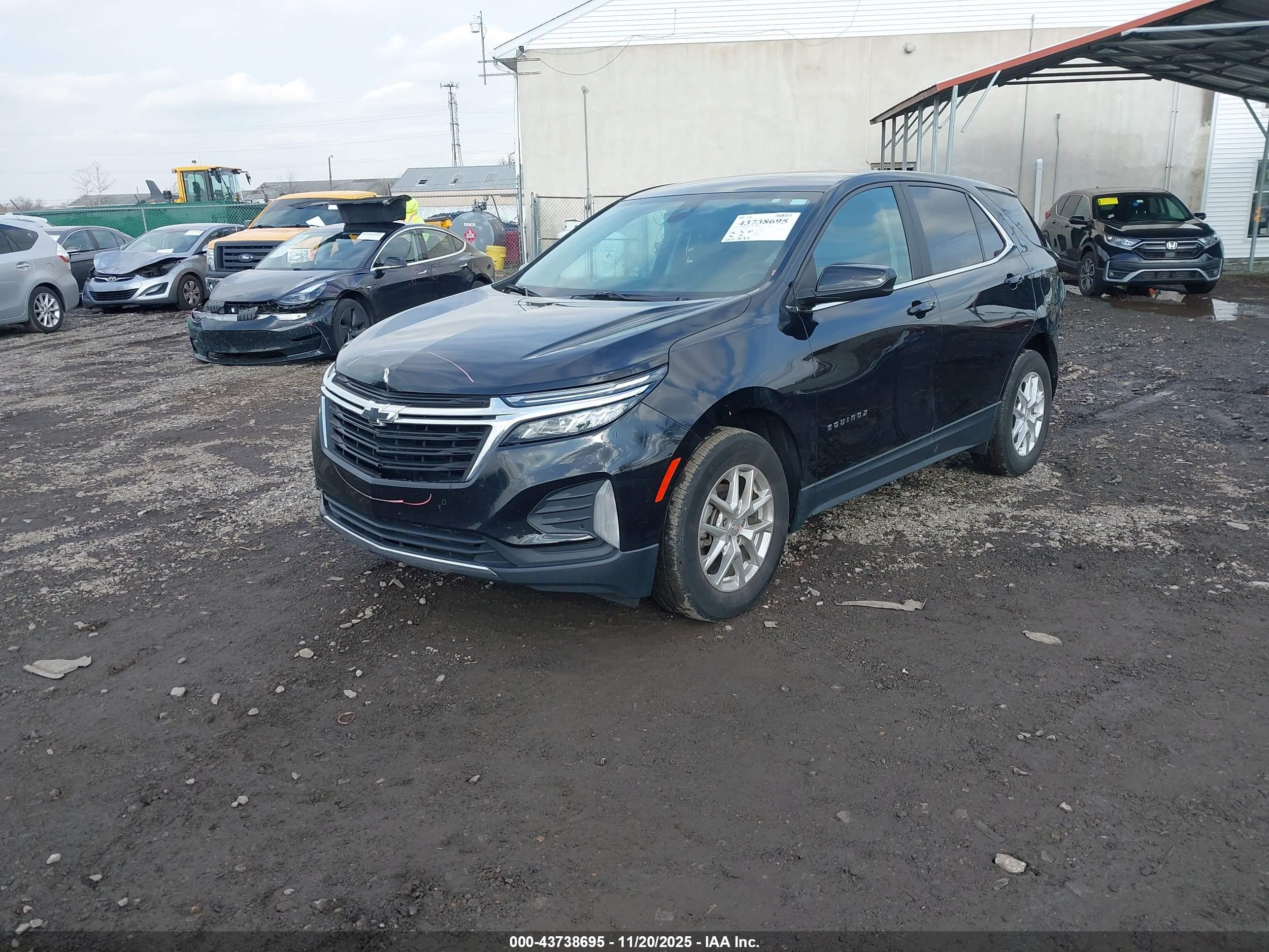 CHEVROLET EQUINOX image 2