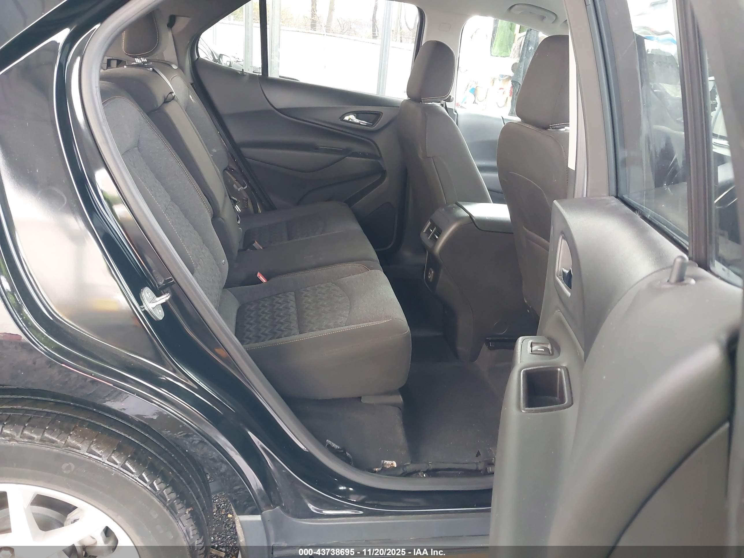CHEVROLET EQUINOX image 8