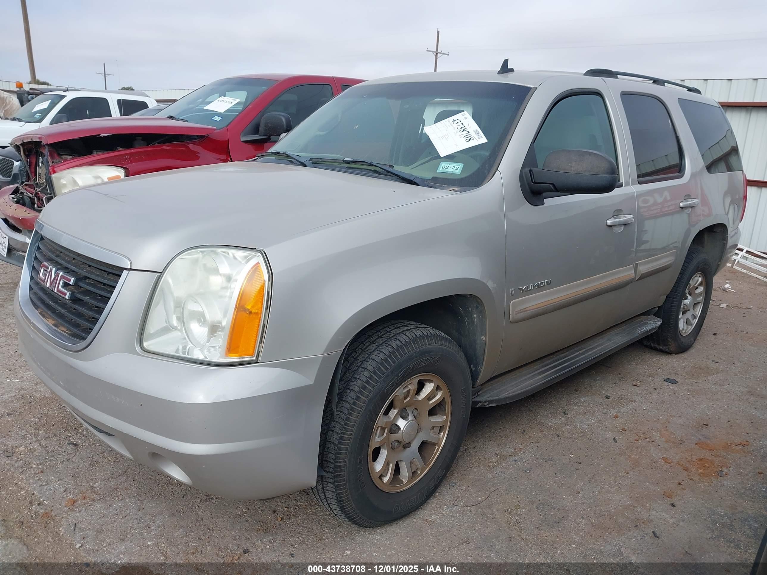 GMC YUKON image 2