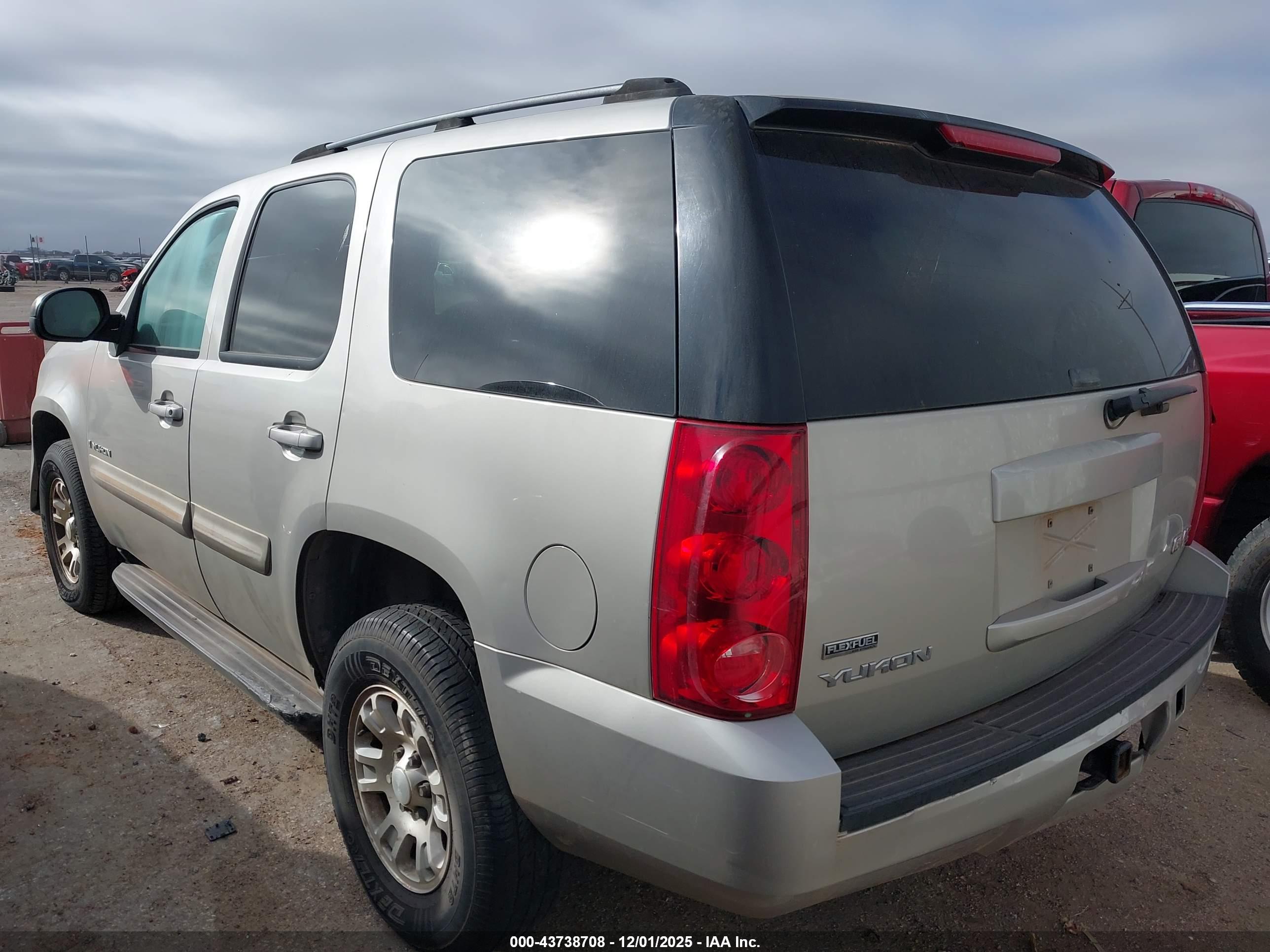 GMC YUKON image 3