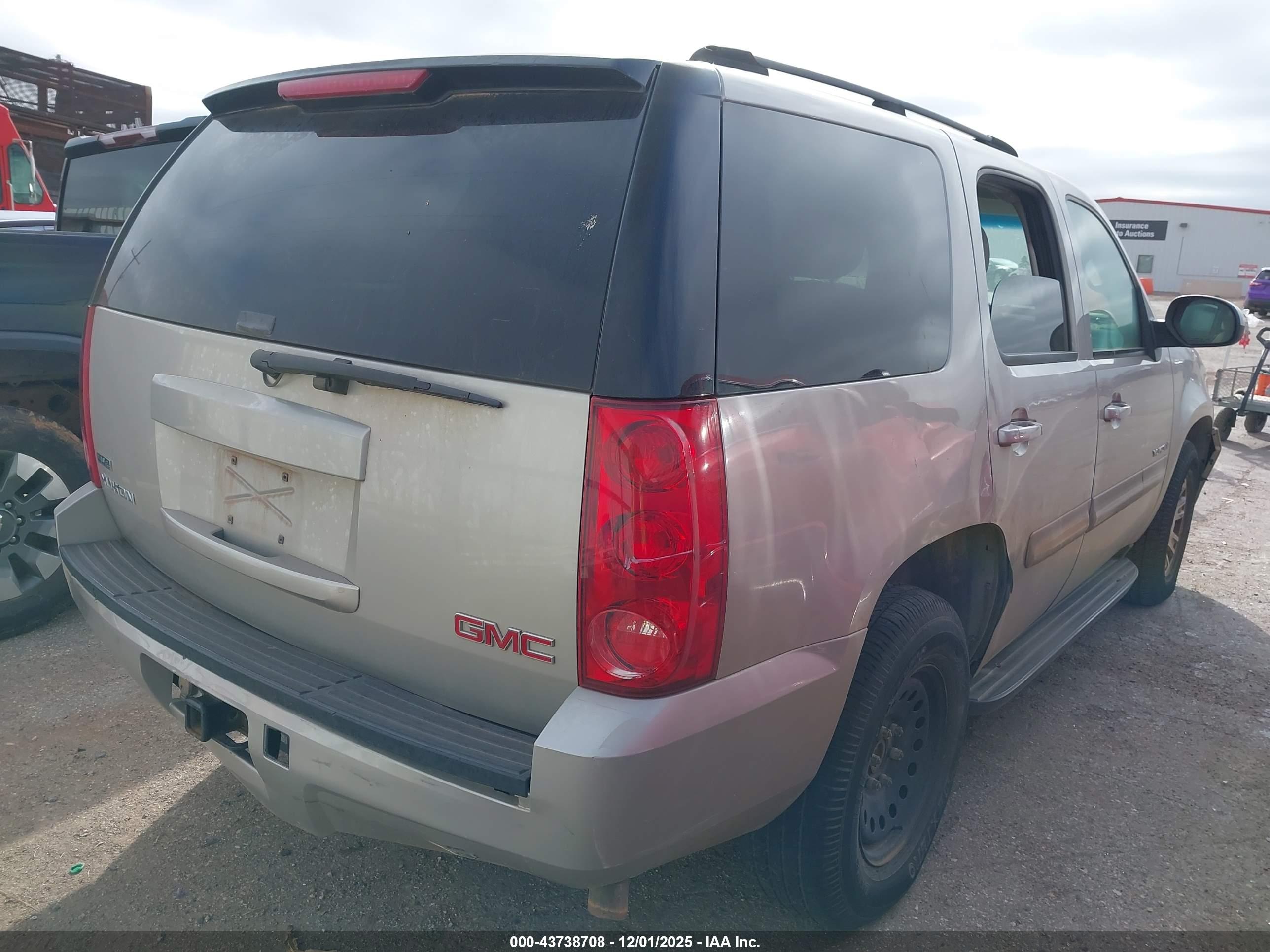 GMC YUKON image 4