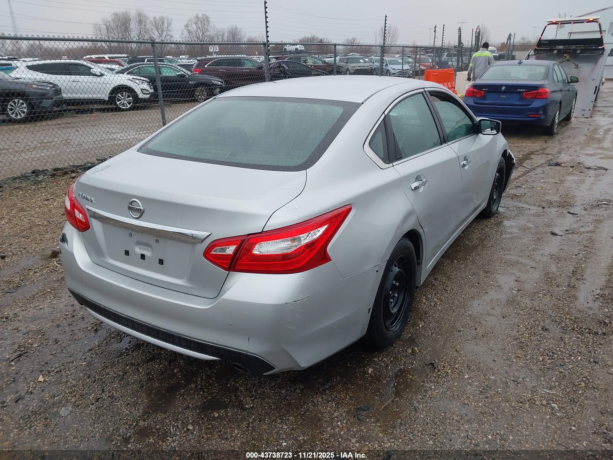 NISSAN ALTIMA image 4