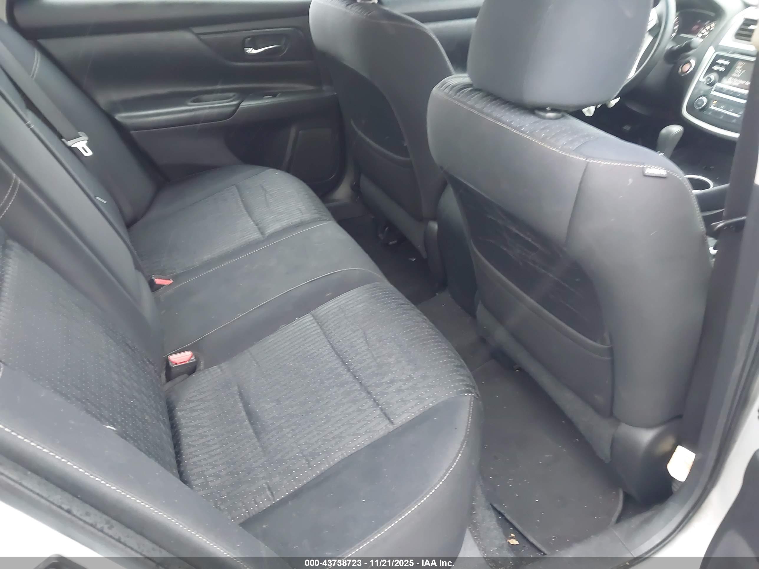 NISSAN ALTIMA image 8