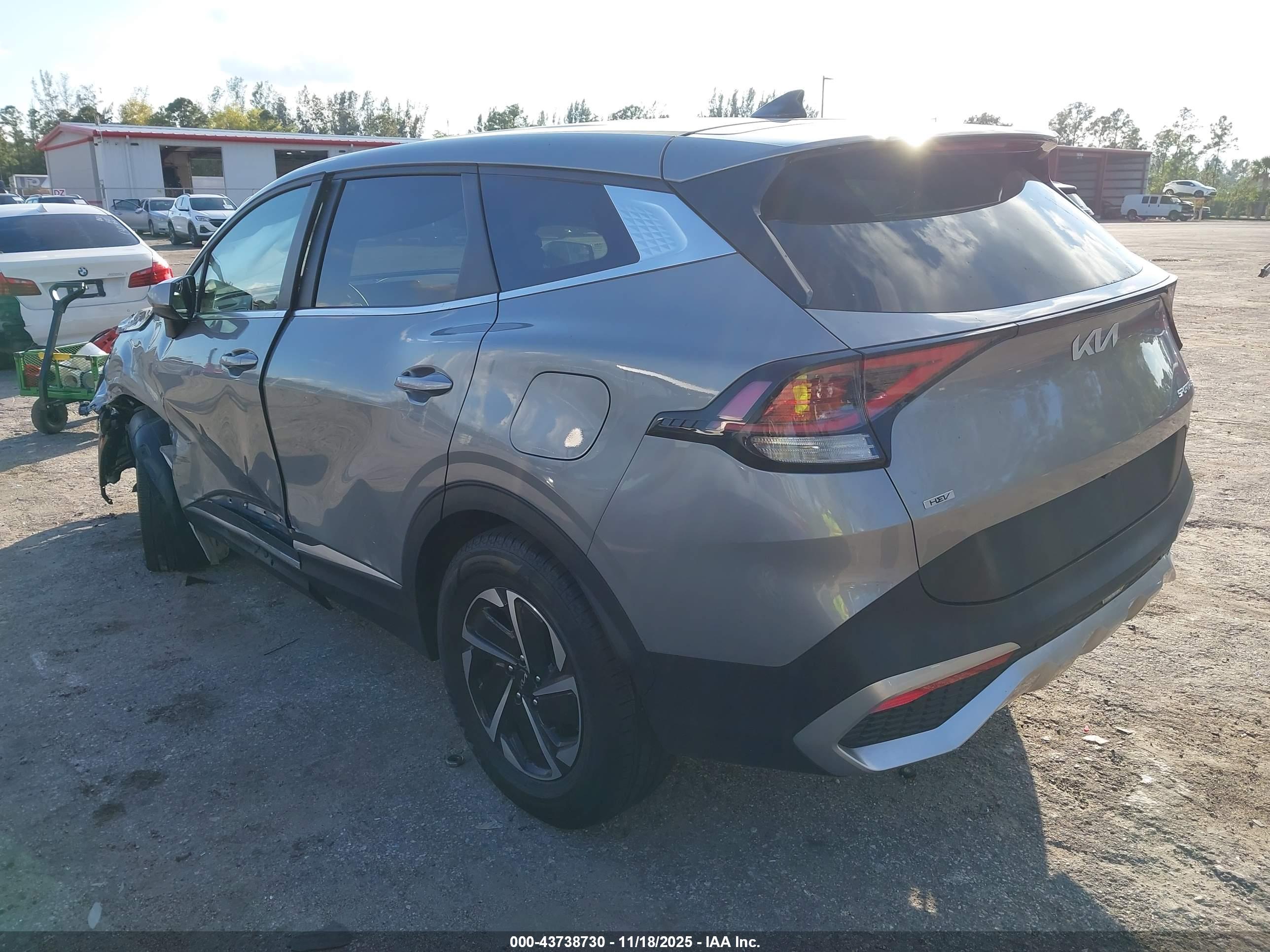 KIA SPORTAGE image 3
