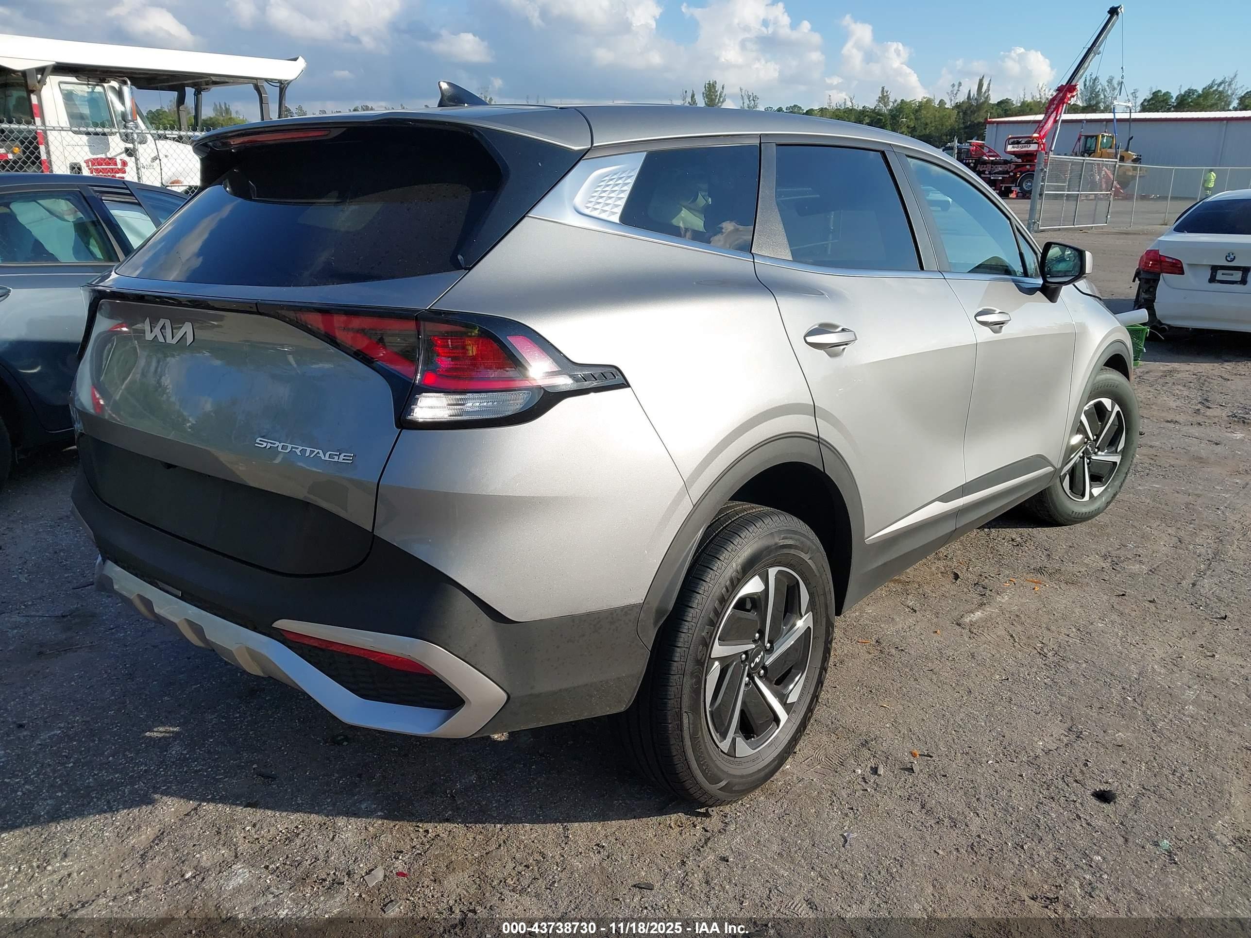KIA SPORTAGE image 4