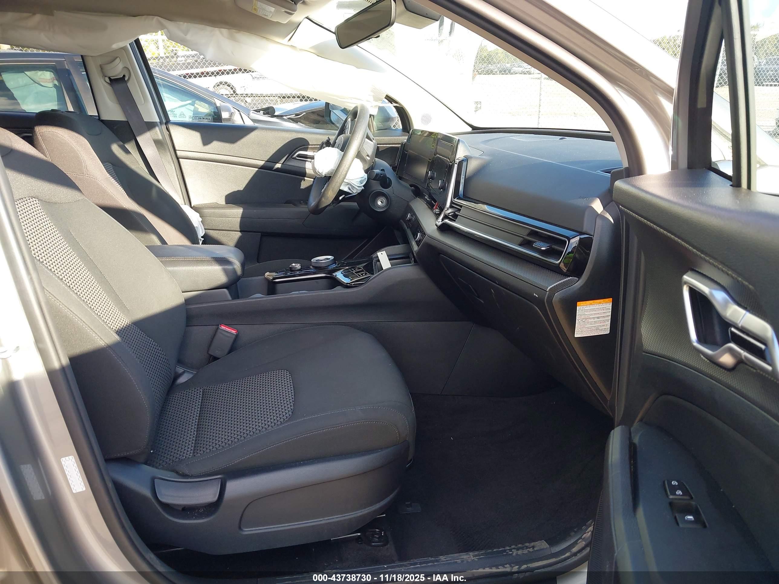 KIA SPORTAGE image 5