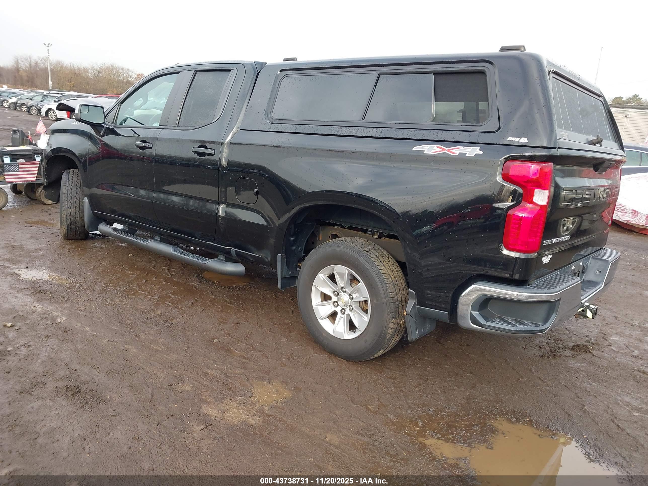 CHEVROLET SILVERADO image 3
